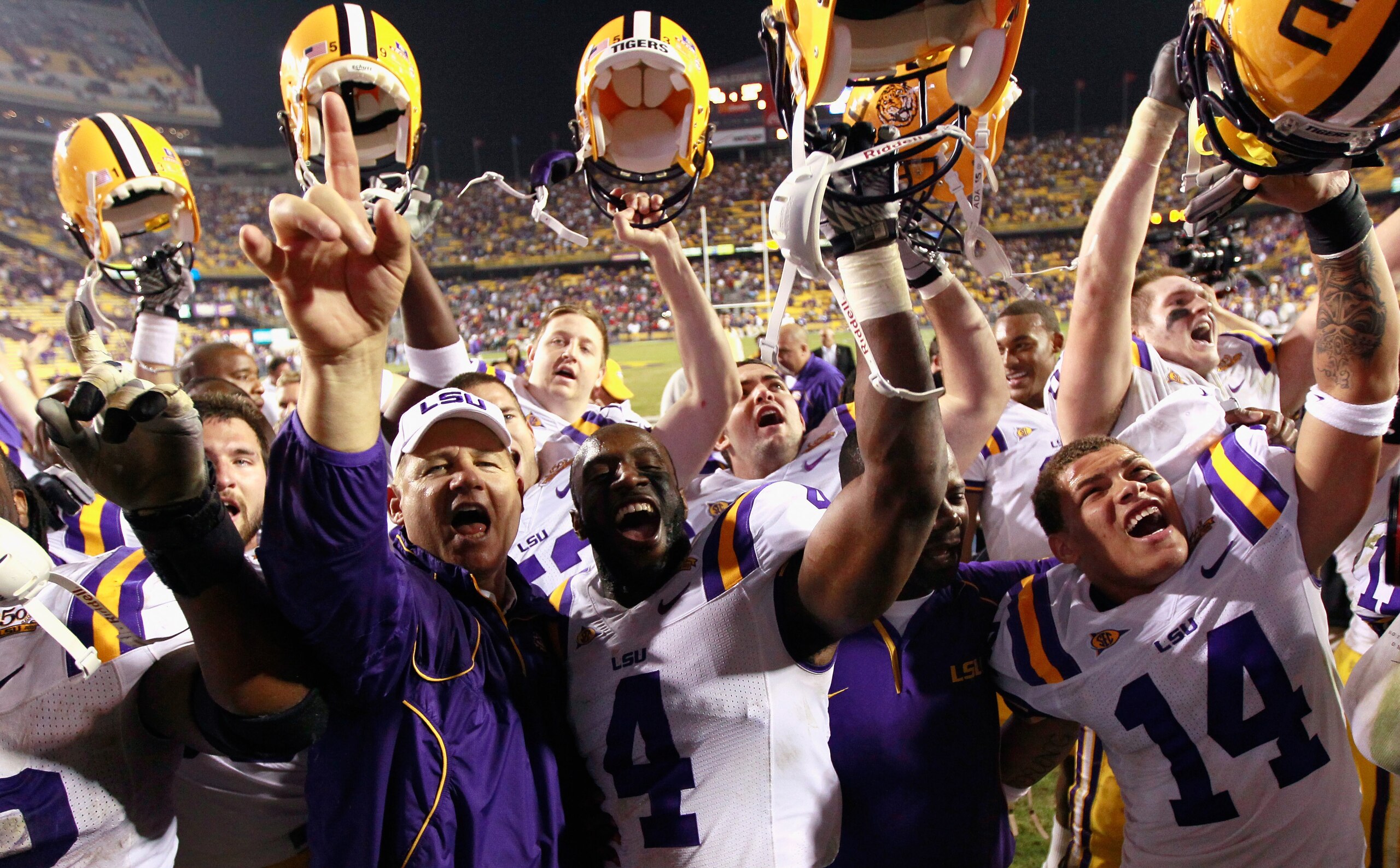 BATON ROUGE, LA - NOVEMBER 20: Head coach Les Miles and the Louisiana State University Tigers celebrate after their 43-36 win over the Ole Miss Rebels at Tiger Stadium on November 20, 2010 in Baton Rouge, Louisiana. (Photo by Kevin C. Cox/Getty Images) BATON ROUGE, LA - NOVEMBER 20: Head coach Les Miles and the Louisiana State University Tigers celebrate after their 43-36 win over the Ole Miss Rebels at Tiger Stadium on November 20, 2010 in Baton Rouge, Louisiana. (Photo by Kevin C. Cox/Getty Images)