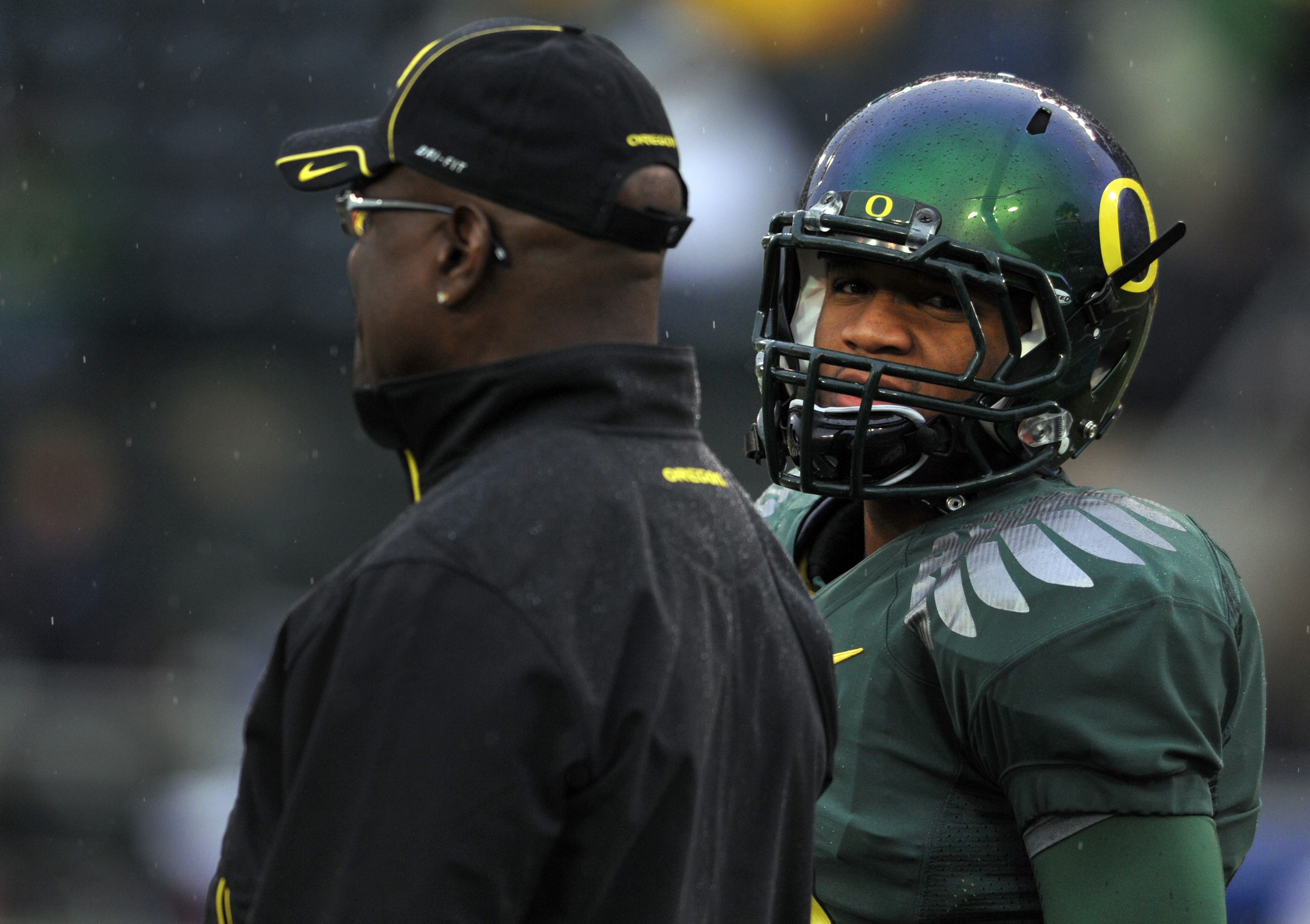 EUGENE, OR - NOVEMBER 26: Running back LaMichael James #21 of the Oregon Ducks speaks with assistant coach/running backs Gary Campbell before the game against the Arizona Wildcats at Autzen Stadium on November 26, 2010 in Eugene, Oregon. The Ducks won the
