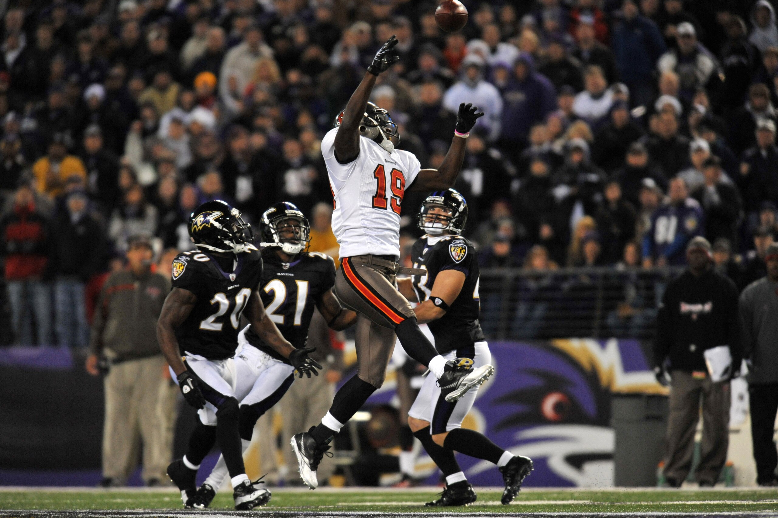 BALTIMORE, MD - NOVEMBER 28:  Mike Williams #19 of the Tampa Bay Buccaneers can't make this catch against the Baltimore Ravens at M&T Bank Stadium on November 28, 2010 in Baltimore, Maryland. The Ravens led the Buccaneers at the half 17-3. (Photo by Larry