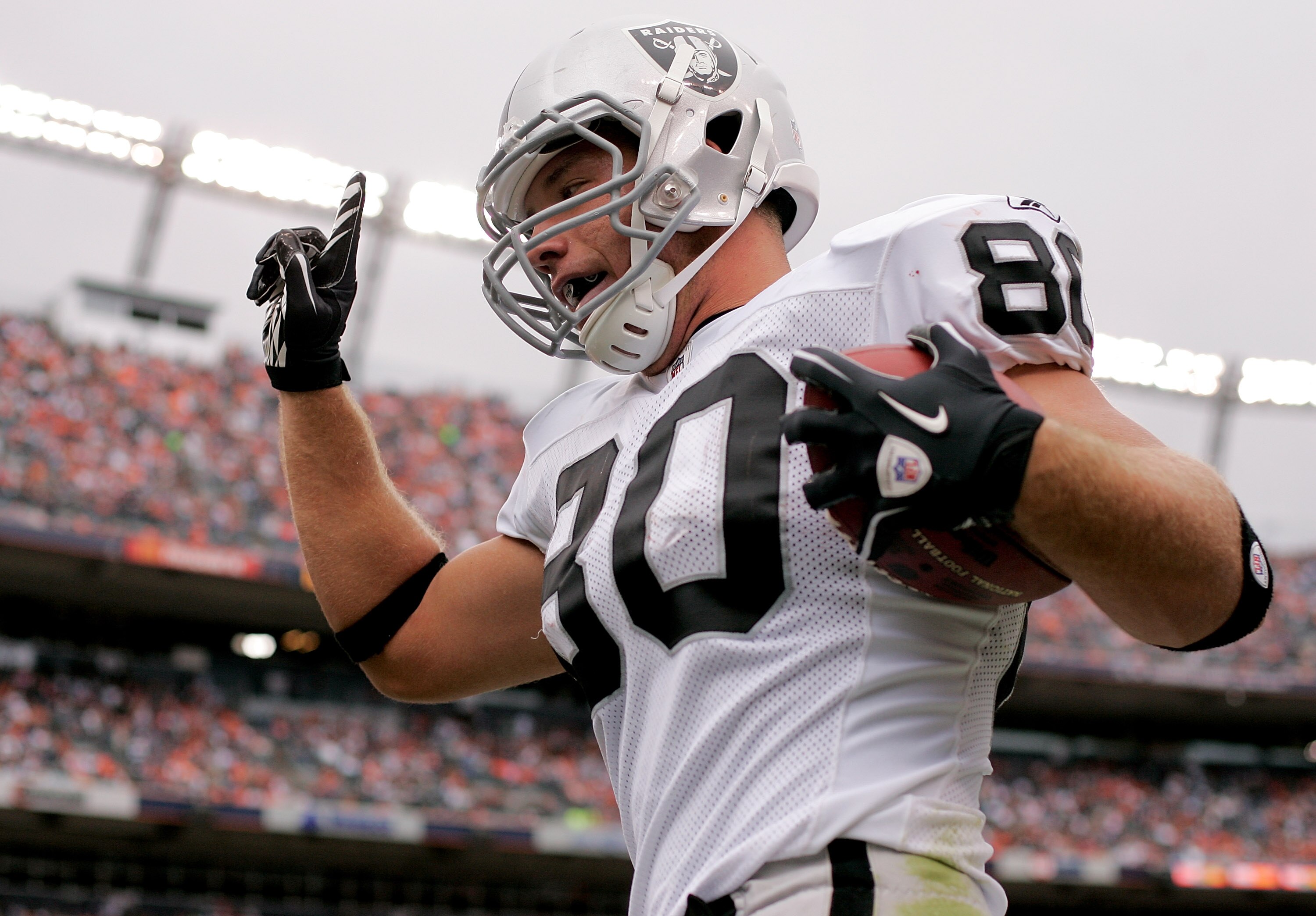 DENVER - OCTOBER 24:  Tight end Zach Miller #80 of the Oakland Raiders celebrates a touchdown reception in the first quarter against the Denver Broncos at INVESCO Field at Mile High on October 24, 2010 in Denver, Colorado. (Photo by Justin Edmonds/Getty I