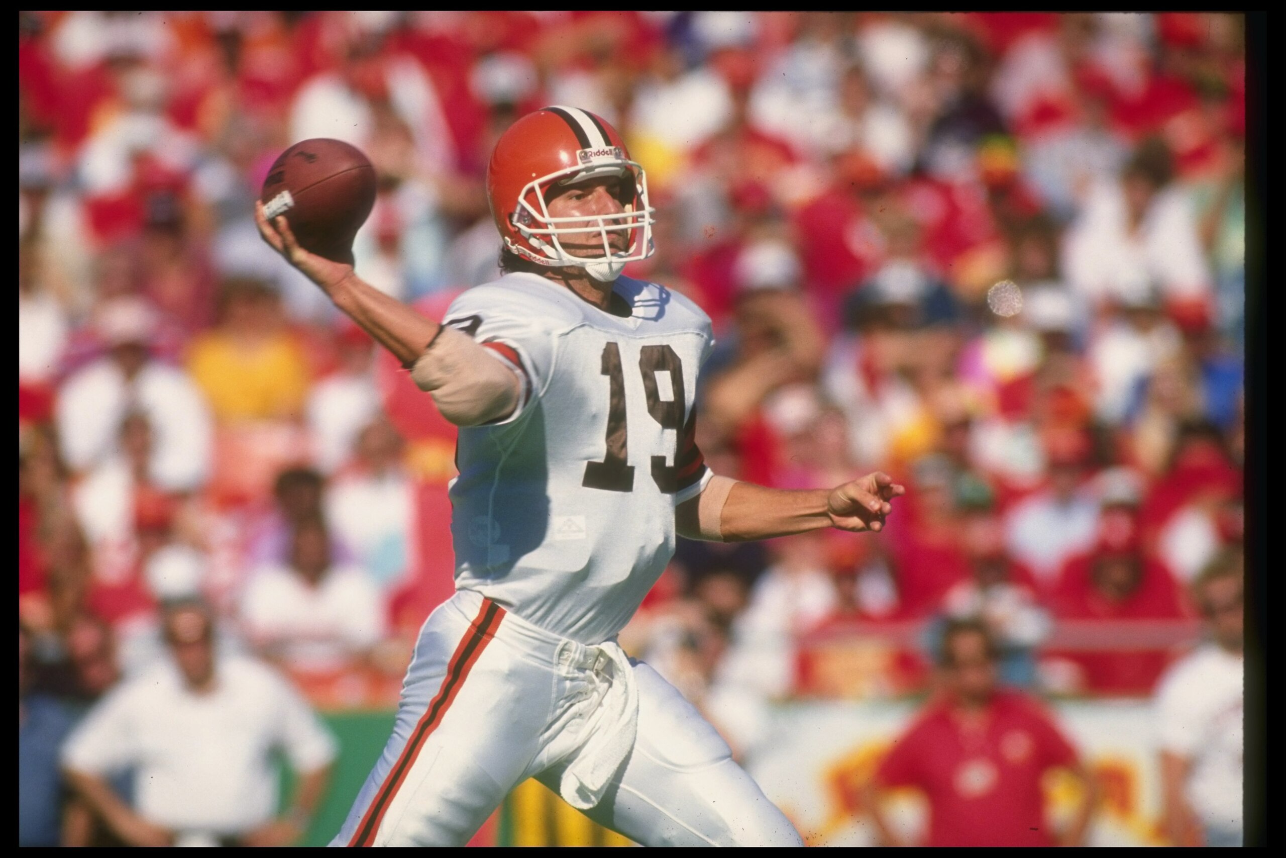 30 Sep 1990: Quarterback Bernie Kosar of the Cleveland Browns passes the ball during a game against the Kansas City Chiefs at Cleveland Stadium in Cleveland, Ohio. The Chiefs won the game, 34-0.