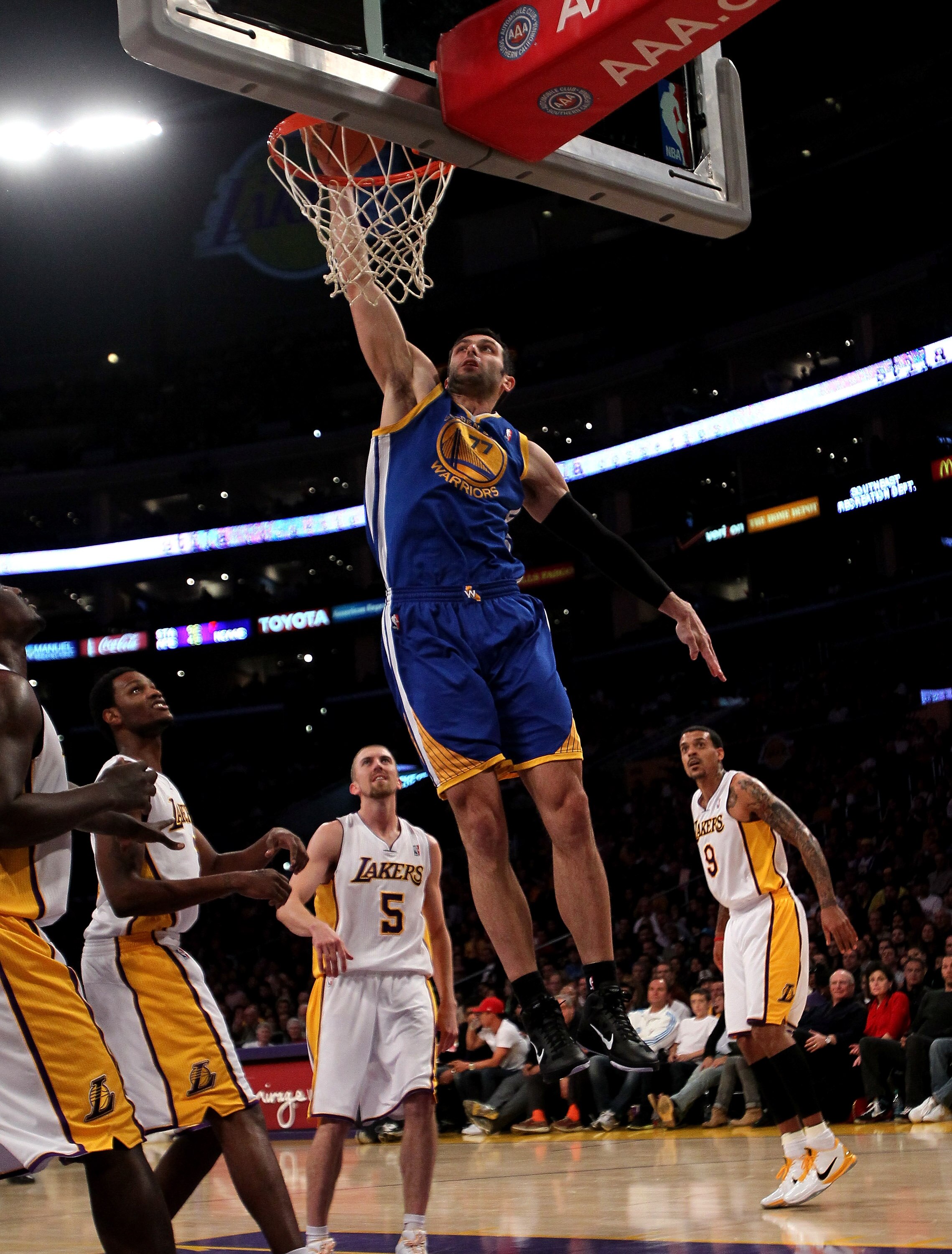 LOS ANGELES, CA - NOVEMBER 21:  Vladimir Radmanovic #77 of the Golden State Warriors goes up for a dunk against the Los Angeles Lakers at Staples Center on November 21, 2010 in Los Angeles, California.   The Lakers won 117-89. NOTE TO USER: User expressly