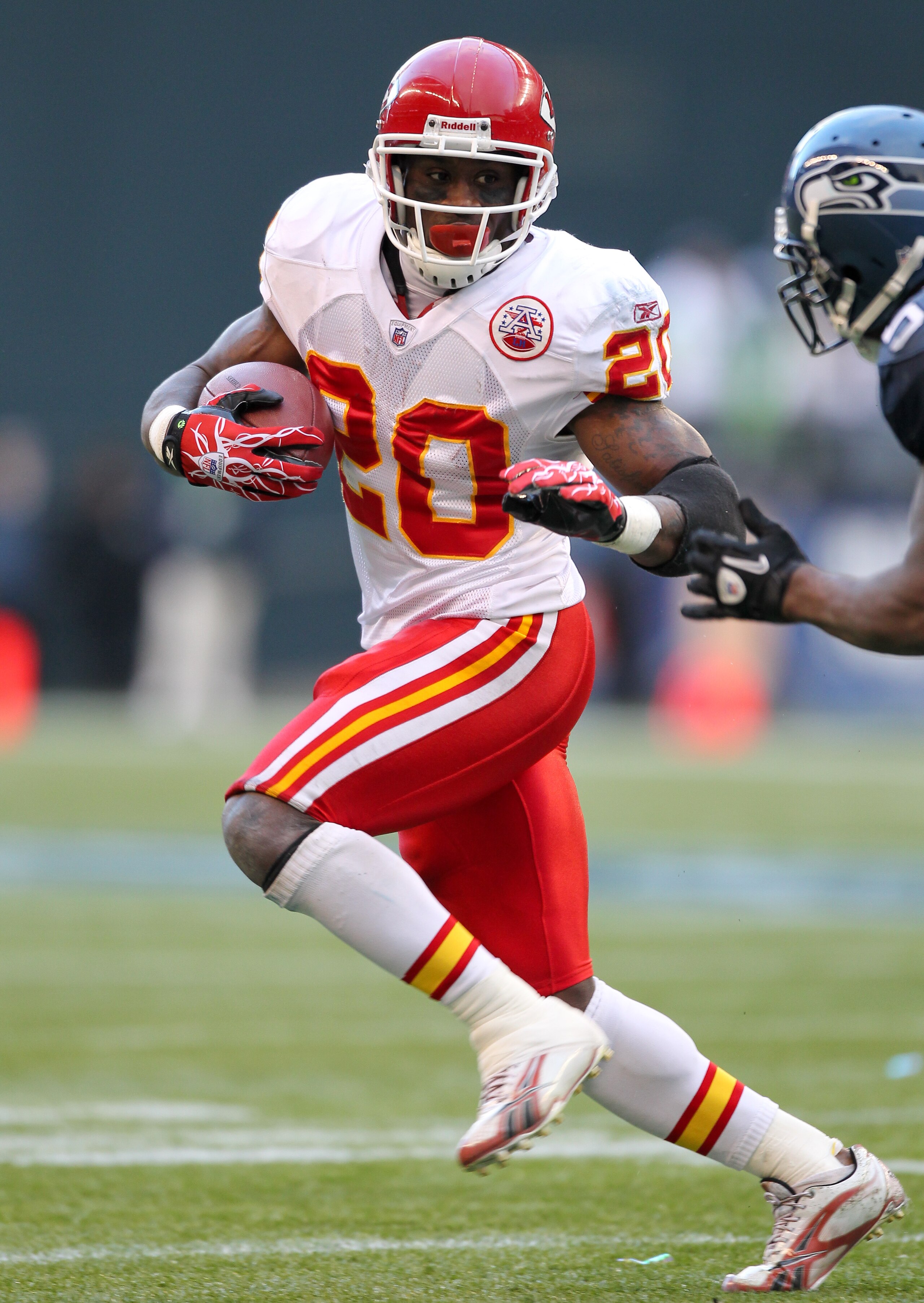 SEATTLE, WA - NOVEMBER 28:  Running back Thomas Jones #20 of the Kansas City Chiefs rushes against the Seattle Seahawks at Qwest Field on November 28, 2010 in Seattle, Washington. (Photo by Otto Greule Jr/Getty Images)