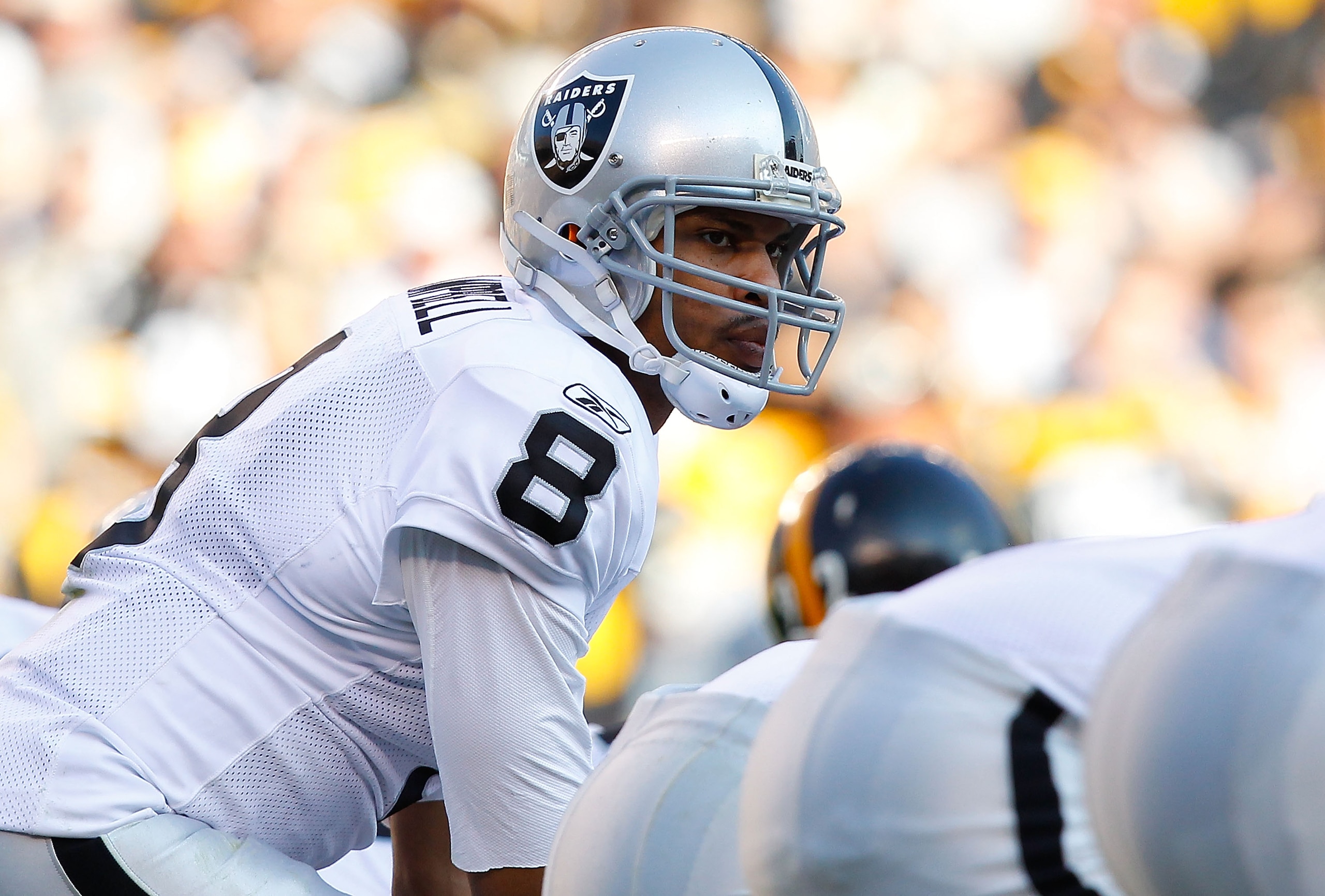 PITTSBURGH - NOVEMBER 21:  Jason Campbell #8 of the Oakland Raiders readies himself behind center during the game against the Pittsburgh Steelers on November 21, 2010 at Heinz Field in Pittsburgh, Pennsylvania.  (Photo by Jared Wickerham/Getty Images)