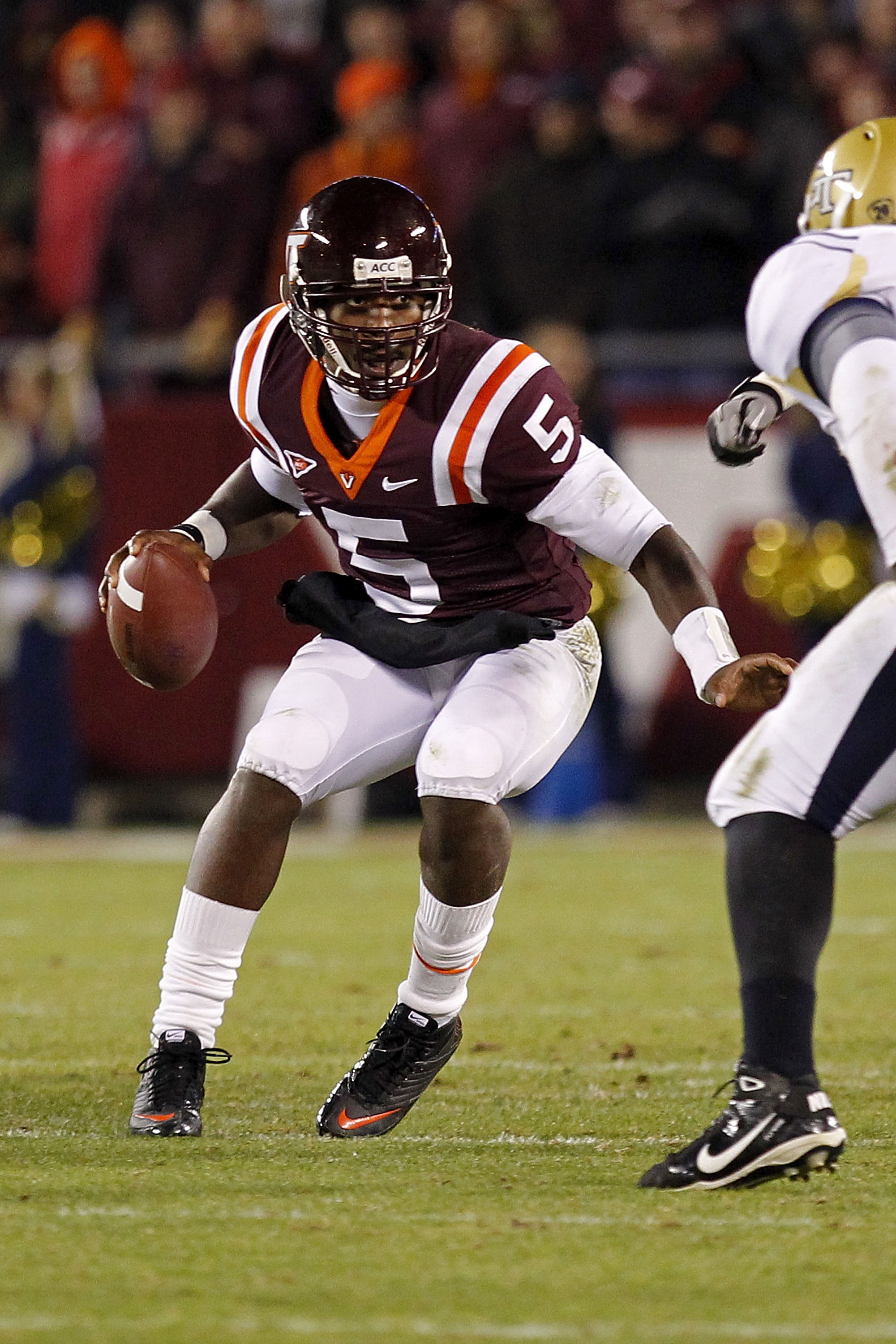 BLACKSBURG, VA - NOVEMBER 04:  Quarterback Tyrod Taylor #5 of the Virginia Tech Hokies runs with the ball against the Georgia Tech Yellow Jackets at Lane Stadium on November 4, 2010 in Blacksburg, Virginia.  (Photo by Geoff Burke/Getty Images)