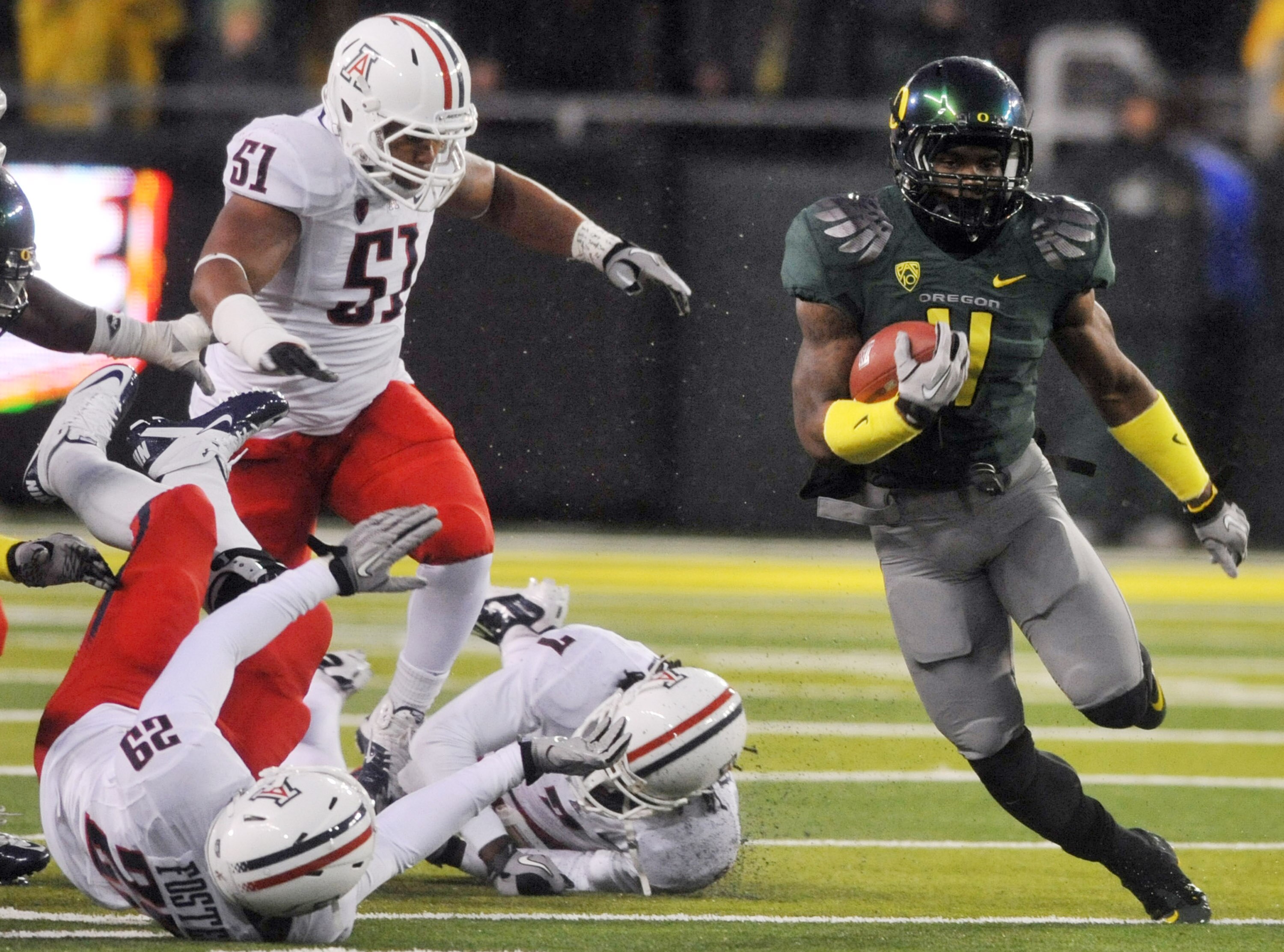EUGENE, OR - NOVEMBER 26: Wide receiver Josh Huff #4 of the Oregon Ducks breaks into the open in the third quarter of the game against the Arizona Wildcats at Autzen Stadium on November 26, 2010 in Eugene, Oregon. The Ducks won the game 48-29. (Photo by S