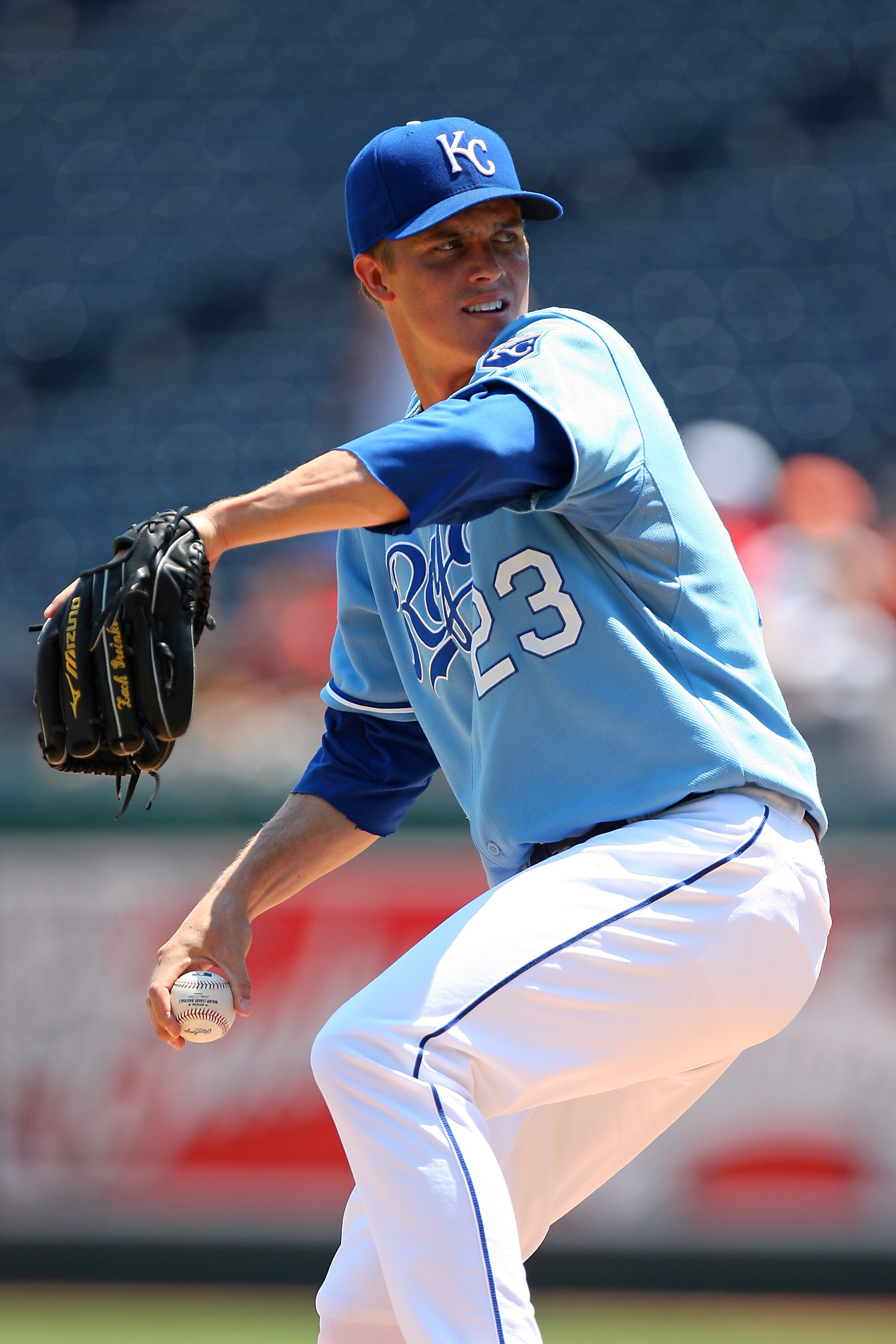 KANSAS CITY, MO - AUGUST 03:  Zack Greinke #23 of the Kansas City Royals throws a pitch against the Chicago White Sox on August 3, 2008 at Kauffman Stadium in Kansas City, Missouri. (Photo by G. Newman Lowrance/Getty Images)