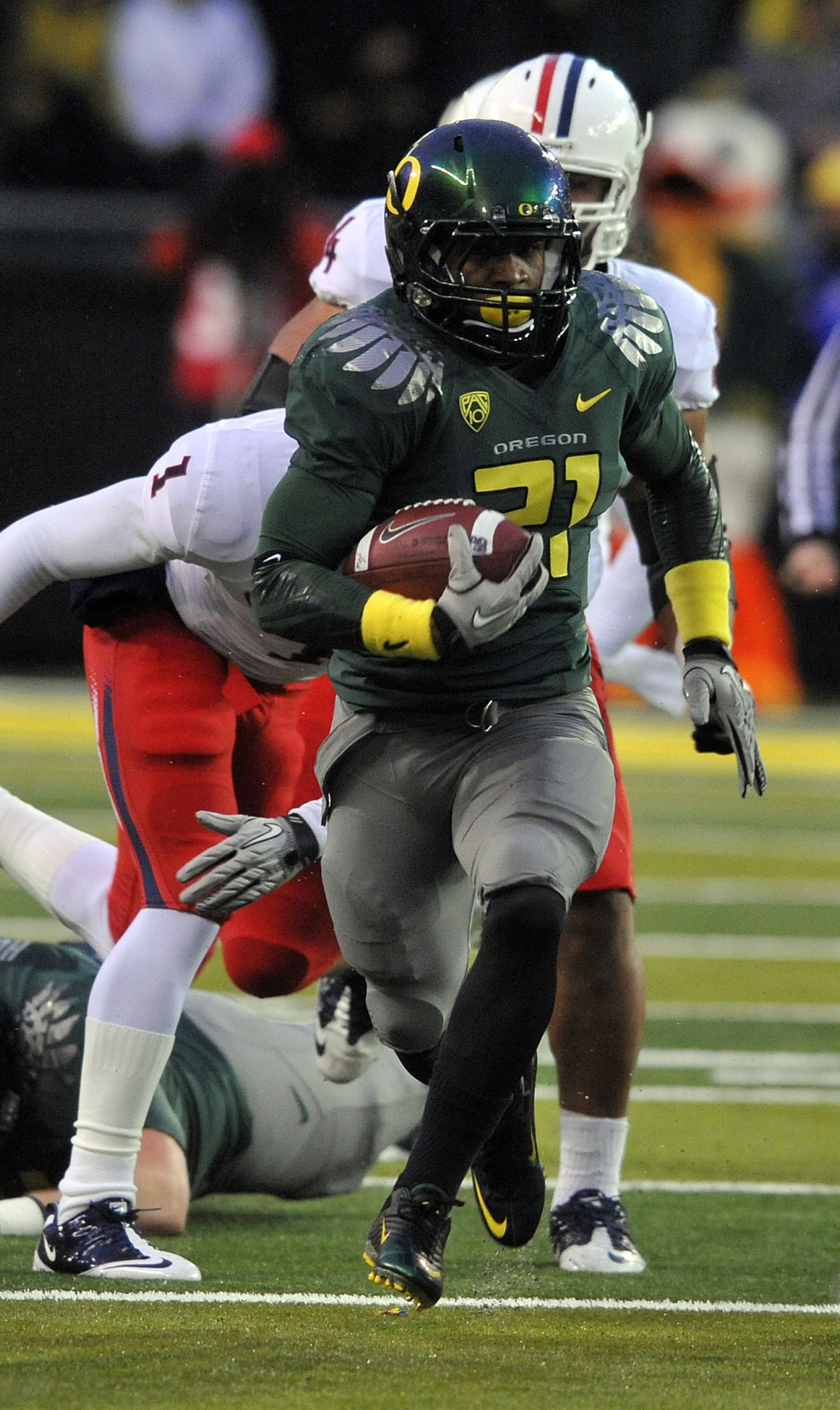EUGENE, OR - NOVEMBER 26: Running back LaMichael James #21 of the Oregon Ducks runs with the ball in the first quarter of the game against the Arizona Wildcats at Autzen Stadium on November 26, 2010 in Eugene, Oregon. The Ducks won the game 48-29. (Photo EUGENE, OR - NOVEMBER 26: Running back LaMichael James #21 of the Oregon Ducks runs with the ball in the first quarter of the game against the Arizona Wildcats at Autzen Stadium on November 26, 2010 in Eugene, Oregon. The Ducks won the game 48-29. (Photo