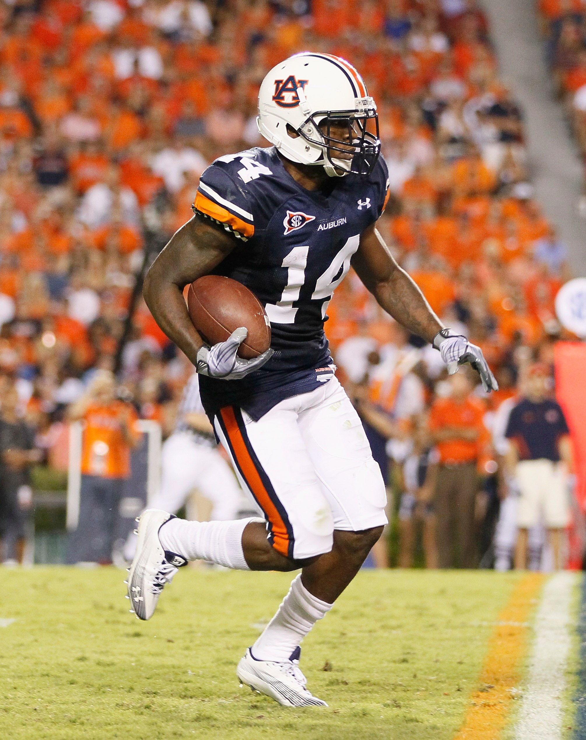 AUBURN, AL - SEPTEMBER 25:  Demond Washington #14 of the Auburn Tigers against the South Carolina Gamecocks at Jordan-Hare Stadium on September 25, 2010 in Auburn, Alabama.  (Photo by Kevin C. Cox/Getty Images)