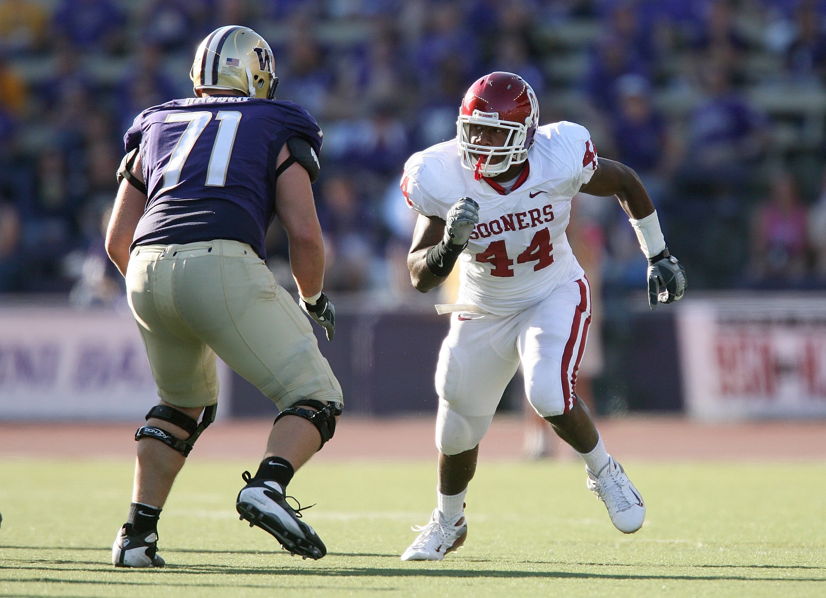 SEATTLE - SEPTEMBER 13:  Defensive end Jeremy Beal #44 of the Oklahoma Sooners tries to get around Cody Habben #71 of the Washington Huskies during the game on September 13, 2008 at Husky Stadium in Seattle, Washington. The Sooners defeated the Huskies 55