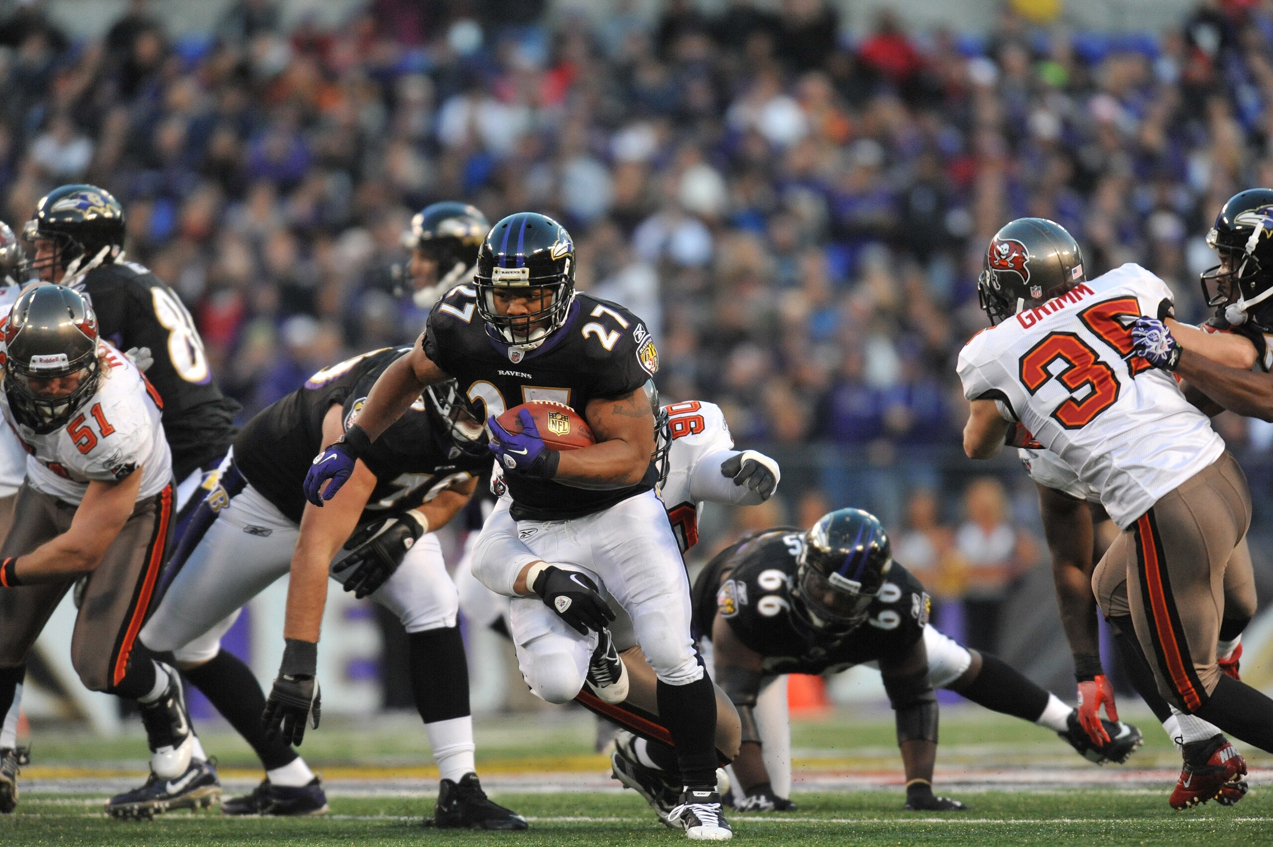 BALTIMORE, MD - NOVEMBER 28:  Ray Rice #27 of the Baltimore Ravens runs the ball against the Tampa Bay Buccaneers at M&T Bank Stadium on November 28, 2010 in Baltimore, Maryland. The Ravens defeated the Buccaneers 17-10. (Photo by Larry French/Getty Image
