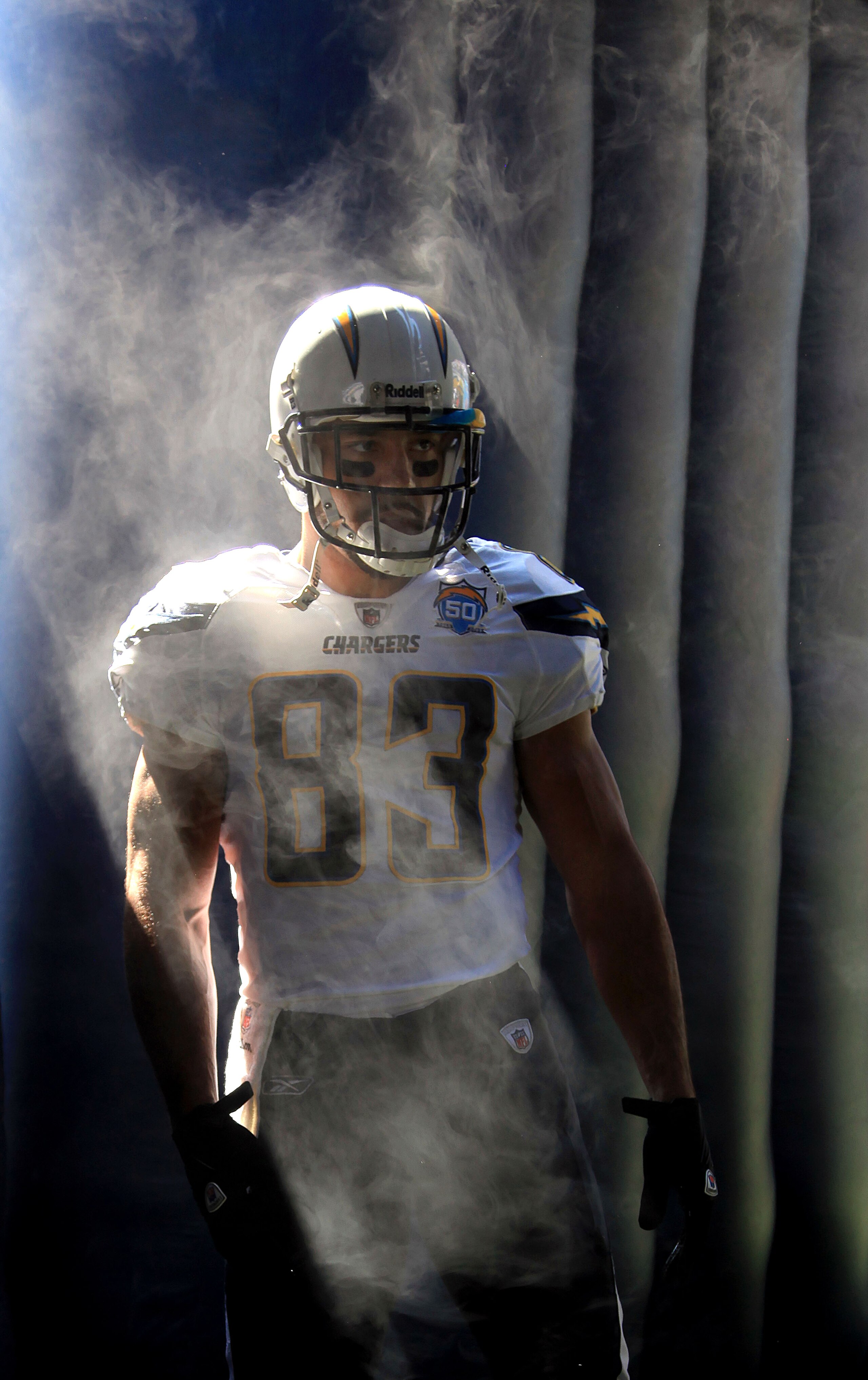 SAN DIEGO, CA - SEPTEMBER 27:  Wide Receiver Vincent Jackson #83 of the San Diego Chargers readies himself before playing the Miami Dolphins at Qualcomm Stadium on September 27, 2009 in San Diego, California. (Photo by Donald Miralle/Getty Images)