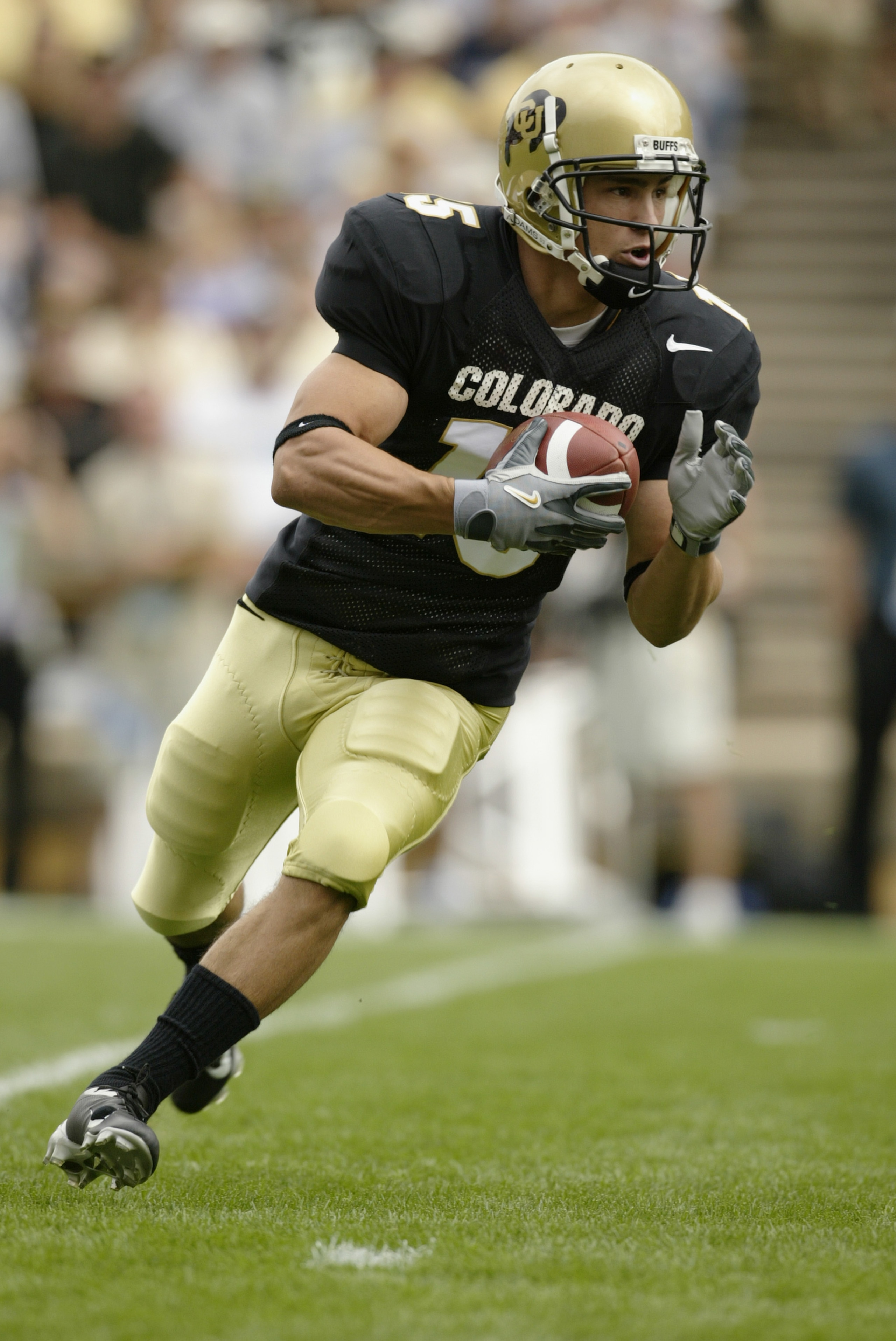 BOULDER, CO - SEPTEMBER 6:  Wide receiver Jeremy Bloom #15 of the Colorado Buffaloes runs a reverse against the UCLA Bruins on September 6, 2003 at Folsom Field in Boulder, Colorado. Colorado defeated UCLA 16-14. (Photo by Brian Bahr/Getty Images)