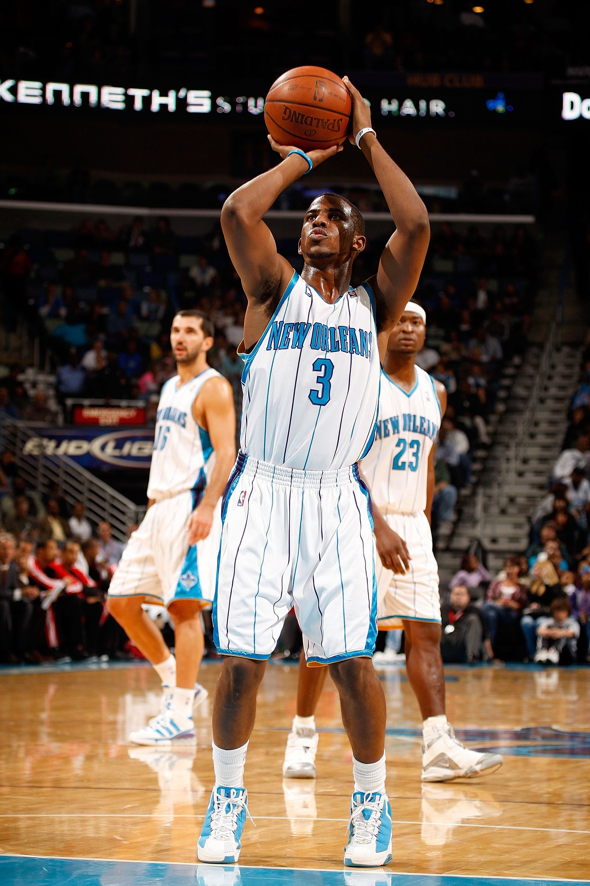 NEW ORLEANS - NOVEMBER 13:  Chris Paul #3 of the New Orleans Hornets shoots a free throw gainst the Portland Trail Blazers at the New Orleans Arena on November 13, 2009 in New Orleans, Louisiana.  NOTE TO USER: User expressly acknowledges and agrees that,
