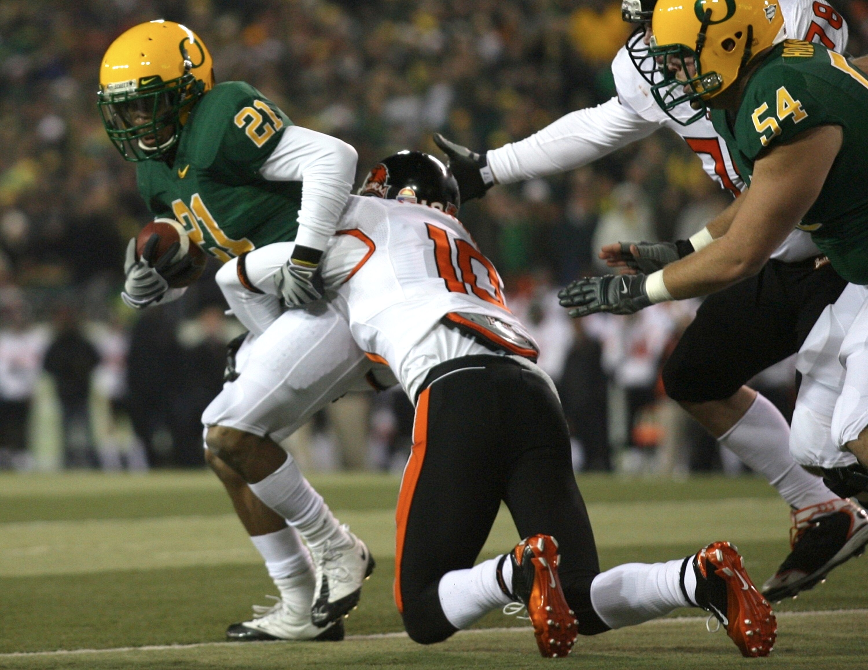 EUGENE,OR - DECEMBER 03: Running back LaMichael James #21 of the Oregon Ducks is hit by safety Lance Mitchell #10 of the Oregon State Beavers at Autzen Stadium on December 3, 2009 in Eugene, Oregon.  (Photo by Tom Hauck/Getty Images)