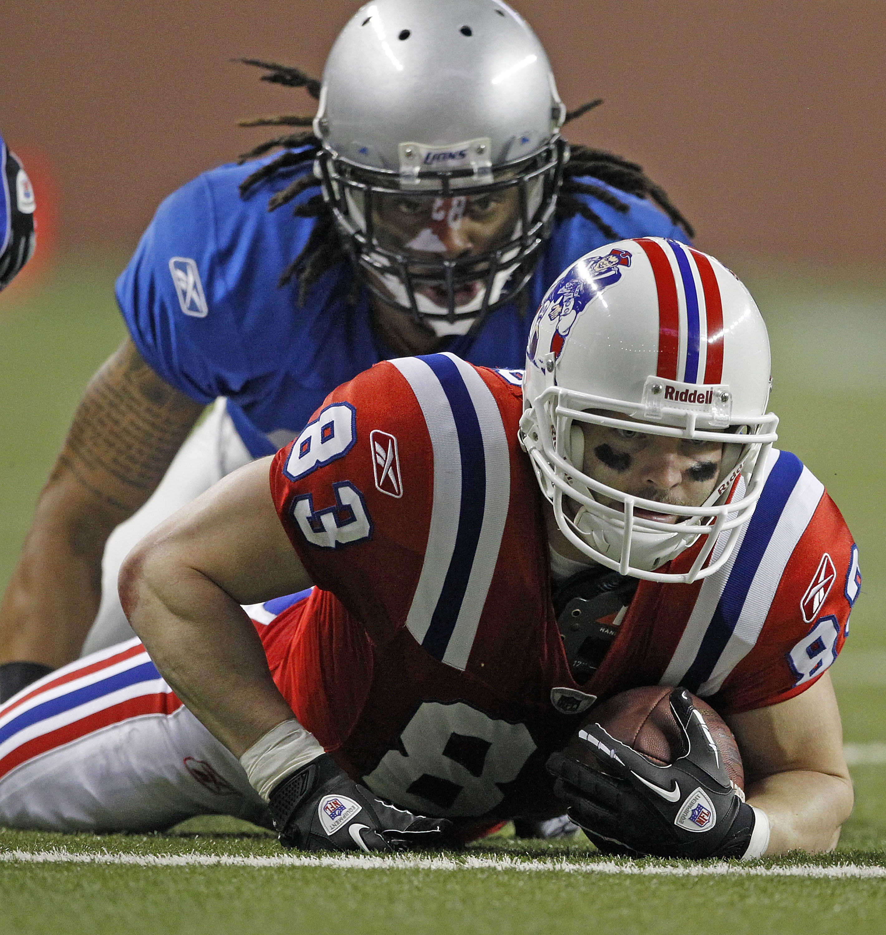 DETROIT - NOVEMBER 25: Wes Welker #83 of the New England Patriots stretches for a first down as Louis Delmas #26 of the Detroit Lions makes the stop during the first quarter of the game at Ford Field on November 25, 2010 in Detroit, Michigan. (Photo by Le