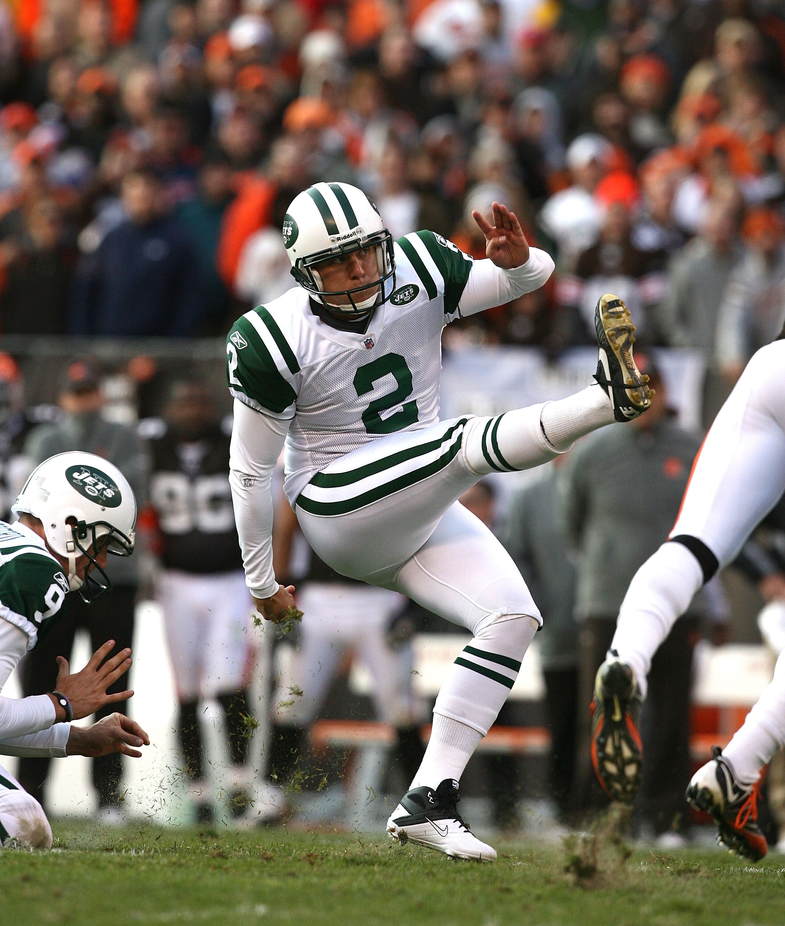 CLEVELAND - NOVEMBER 14:  Kicker Nick Folk #2 of the New York Jets misses a field goal against the Cleveland Browns  at Cleveland Browns Stadium on November 14, 2010 in Cleveland, Ohio.  (Photo by Matt Sullivan/Getty Images)