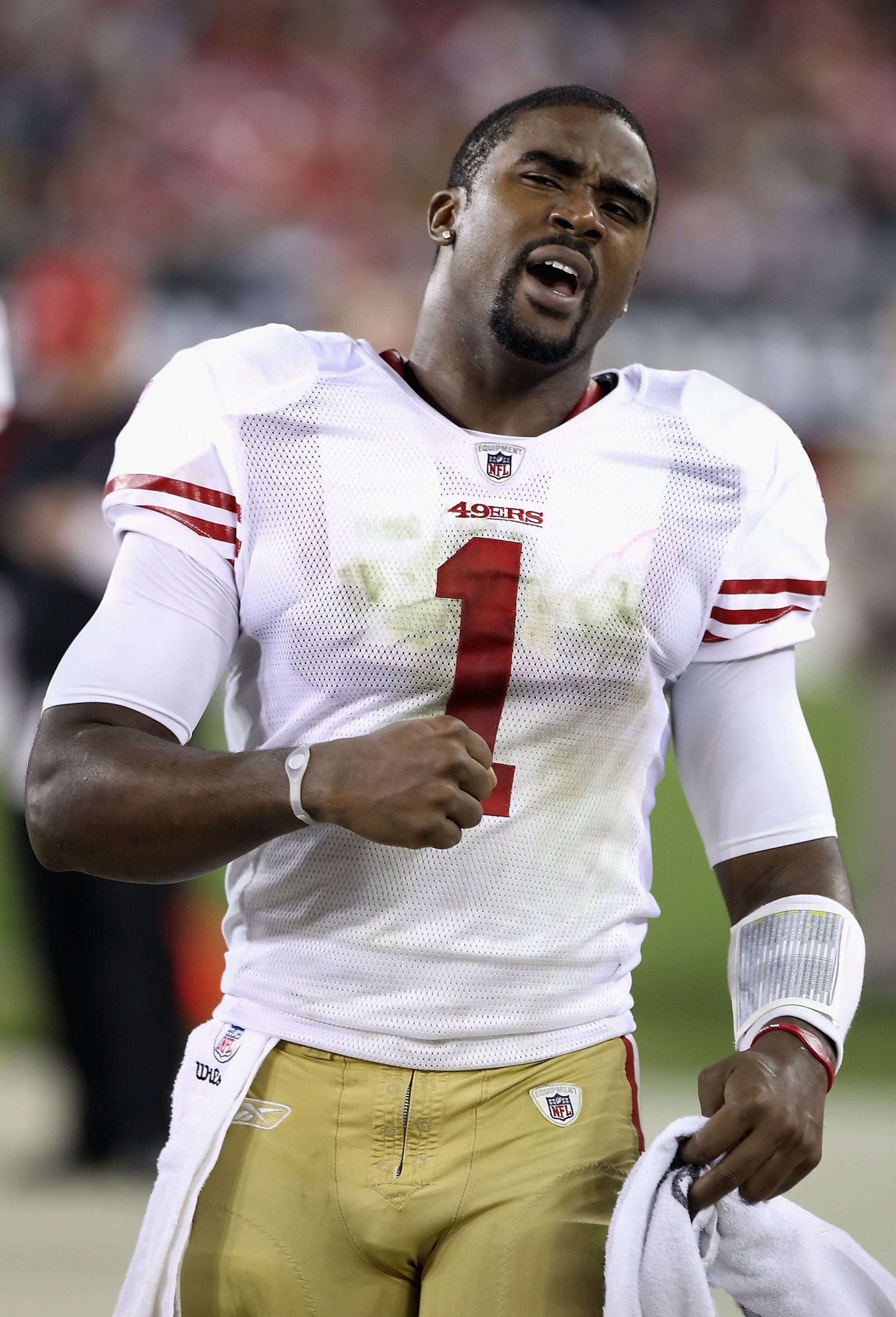 GLENDALE, AZ - NOVEMBER 29:  Quarterback Troy Smith #1 of the San Francisco 49ers reacts on the sidelines during the NFL game against the Arizona Cardinals at the University of Phoenix Stadium on November 29, 2010 in Glendale, Arizona. The 49ers defeated