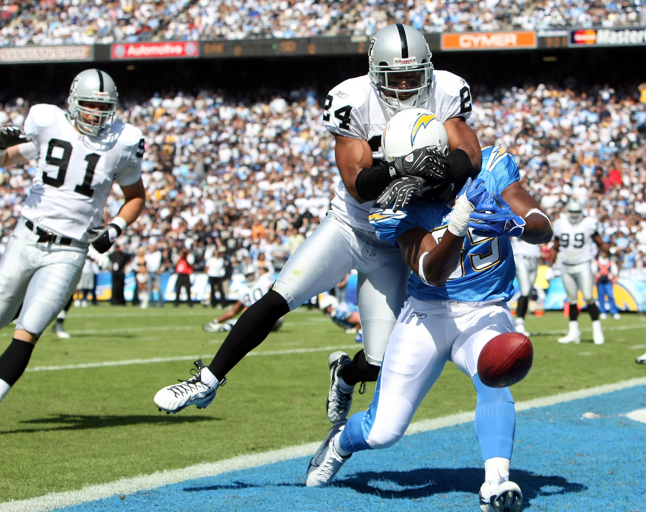 SAN DIEGO - OCTOBER 14:  Tight end Antonio Gates #85 of the San Diego Chargers has his pass broken up by Safety Michael Huff #24 of the Oakland Raiders on October 14, 2007 at Qualcomm Stadium in San Diego, California.  (Photo by Donald Miralle/Getty Image