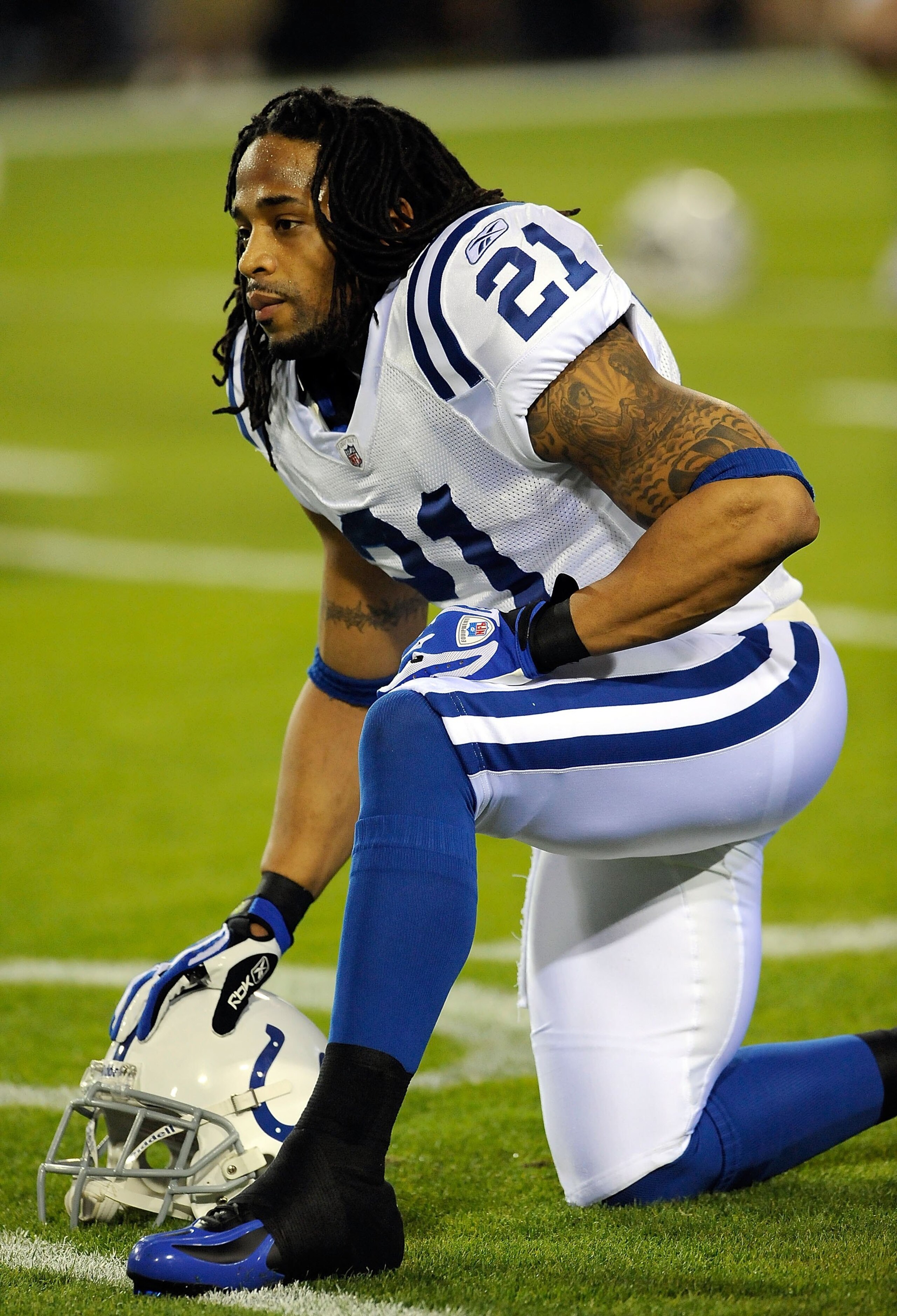 JACKSONVILLE, FL - DECEMBER 18: Bob Sanders #21 of the Indianapolis Colts stretches prior to the game against the Jacksonville Jaguars at Jacksonville Municipal Stadium on December 18, 2008 in Jacksonville, Florida. (Photo by Sam Greenwood/Getty Images) JACKSONVILLE, FL - DECEMBER 18: Bob Sanders #21 of the Indianapolis Colts stretches prior to the game against the Jacksonville Jaguars at Jacksonville Municipal Stadium on December 18, 2008 in Jacksonville, Florida. (Photo by Sam Greenwood/Getty Images)
