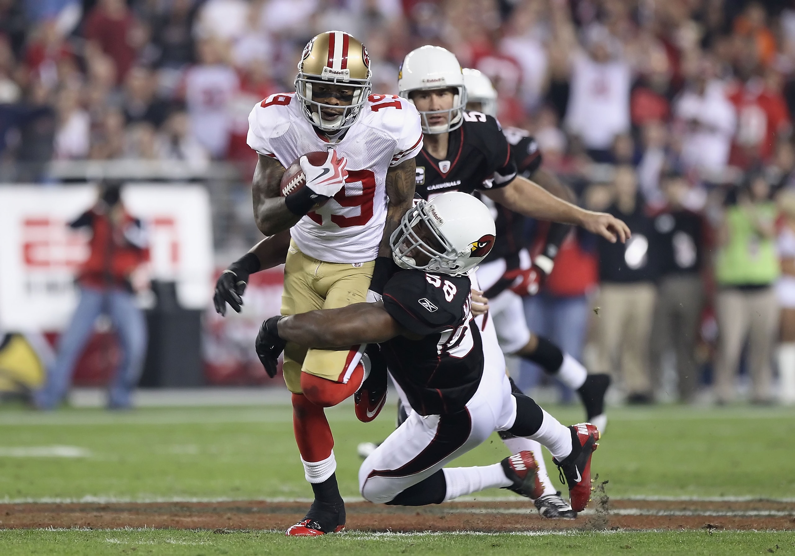 GLENDALE, AZ - NOVEMBER 29:  Wide receiver Ted Ginn Jr. #19 of the San Francisco 49ers returns a kick off past Daryl Washington #58 of the Arizona Cardinals during the NFL game at the University of Phoenix Stadium on November 29, 2010 in Glendale, Arizona