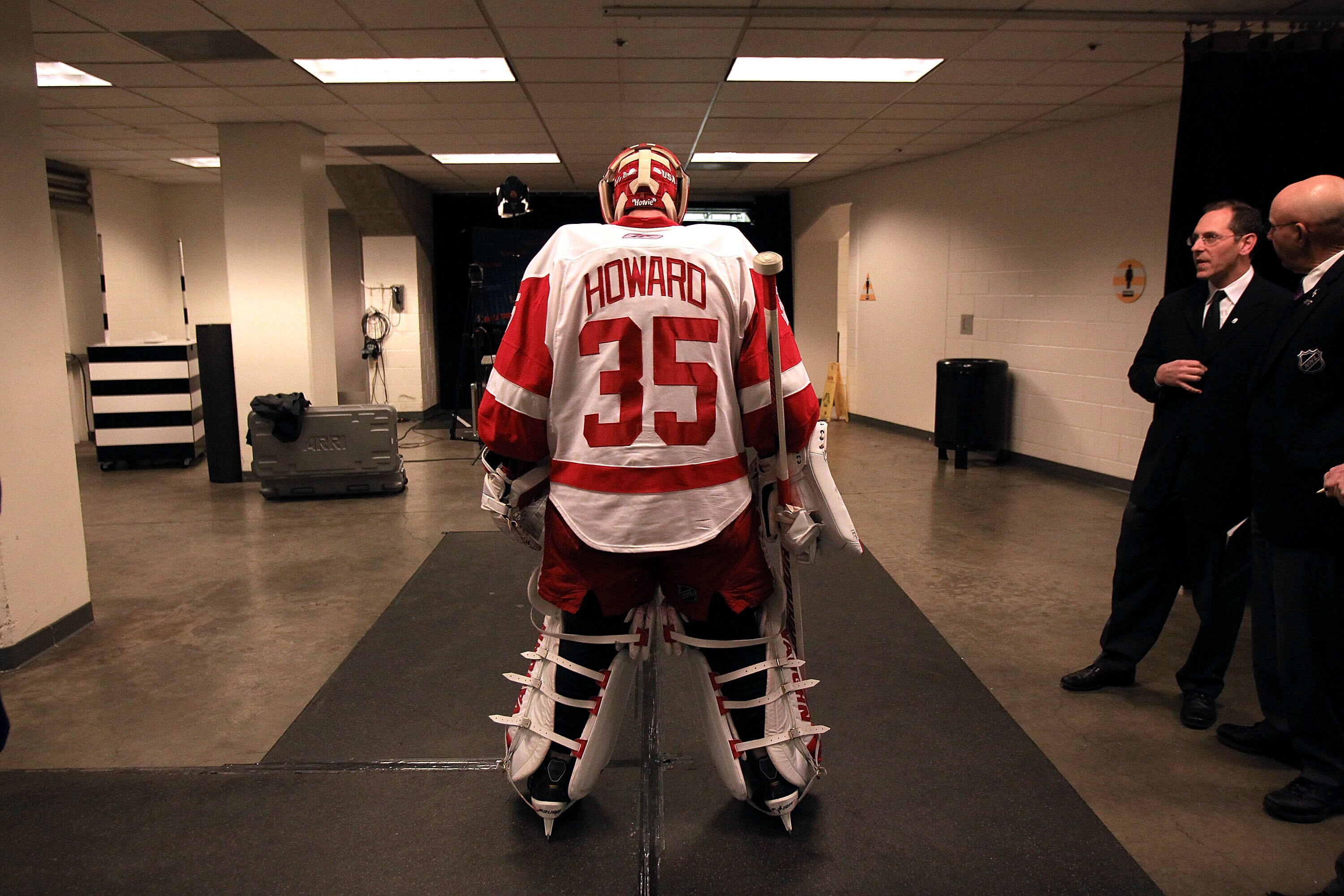 SAN JOSE, CA - NOVEMBER 30:  Jimmy Howard #35 of the Detroit Red Wings waits to go onto the ice before their game against the San Jose Sharks at HP Pavilion on November 30, 2010 in San Jose, California.  (Photo by Ezra Shaw/Getty Images)
