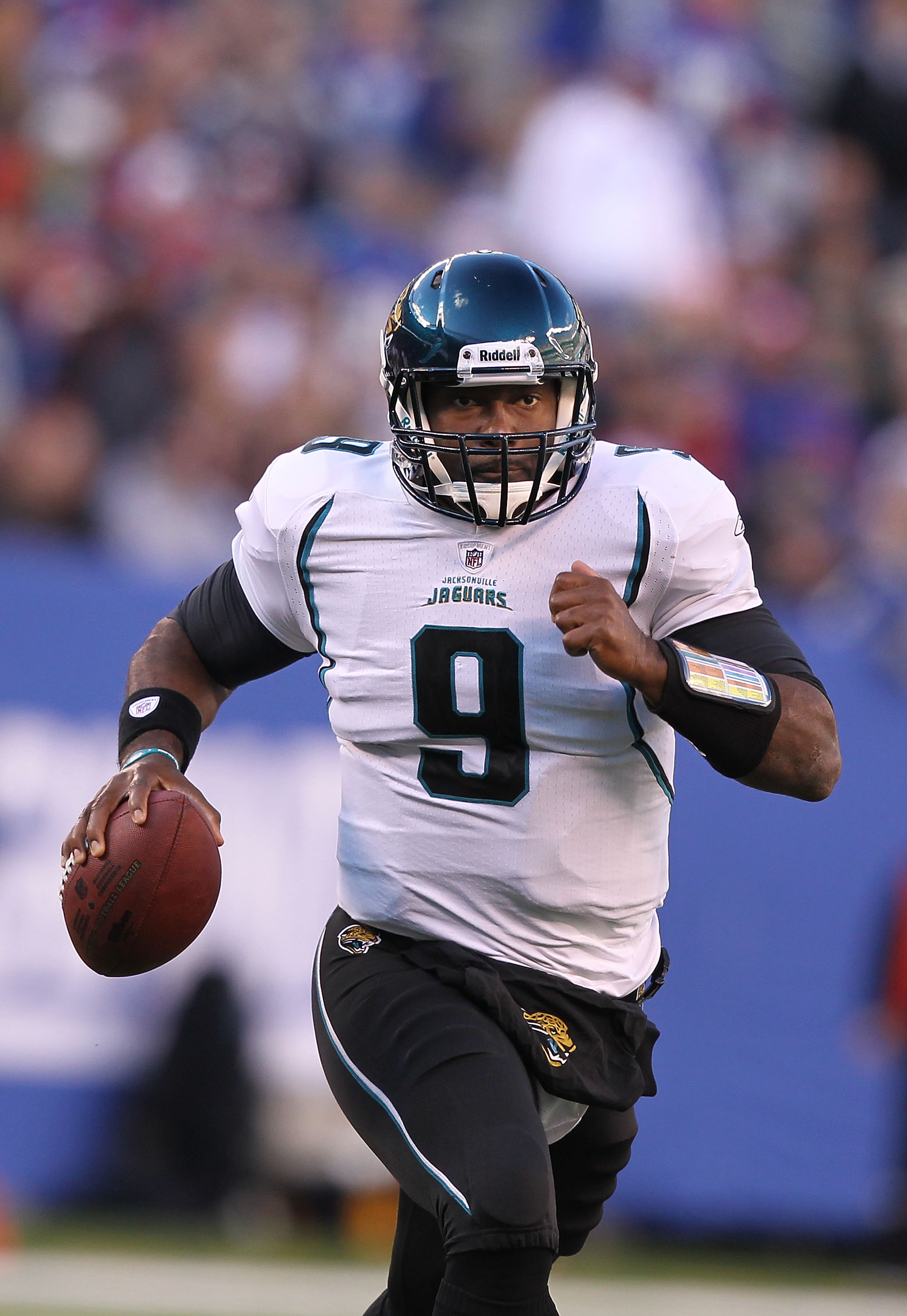 EAST RUTHERFORD, NJ - NOVEMBER 28:  David Garrard #9 of the Jacksonville Jaguarsin action against  the New York Giants during the second Quarter of their game on November 28, 2010 at The New Meadowlands Stadium in East Rutherford, New Jersey.  (Photo by A