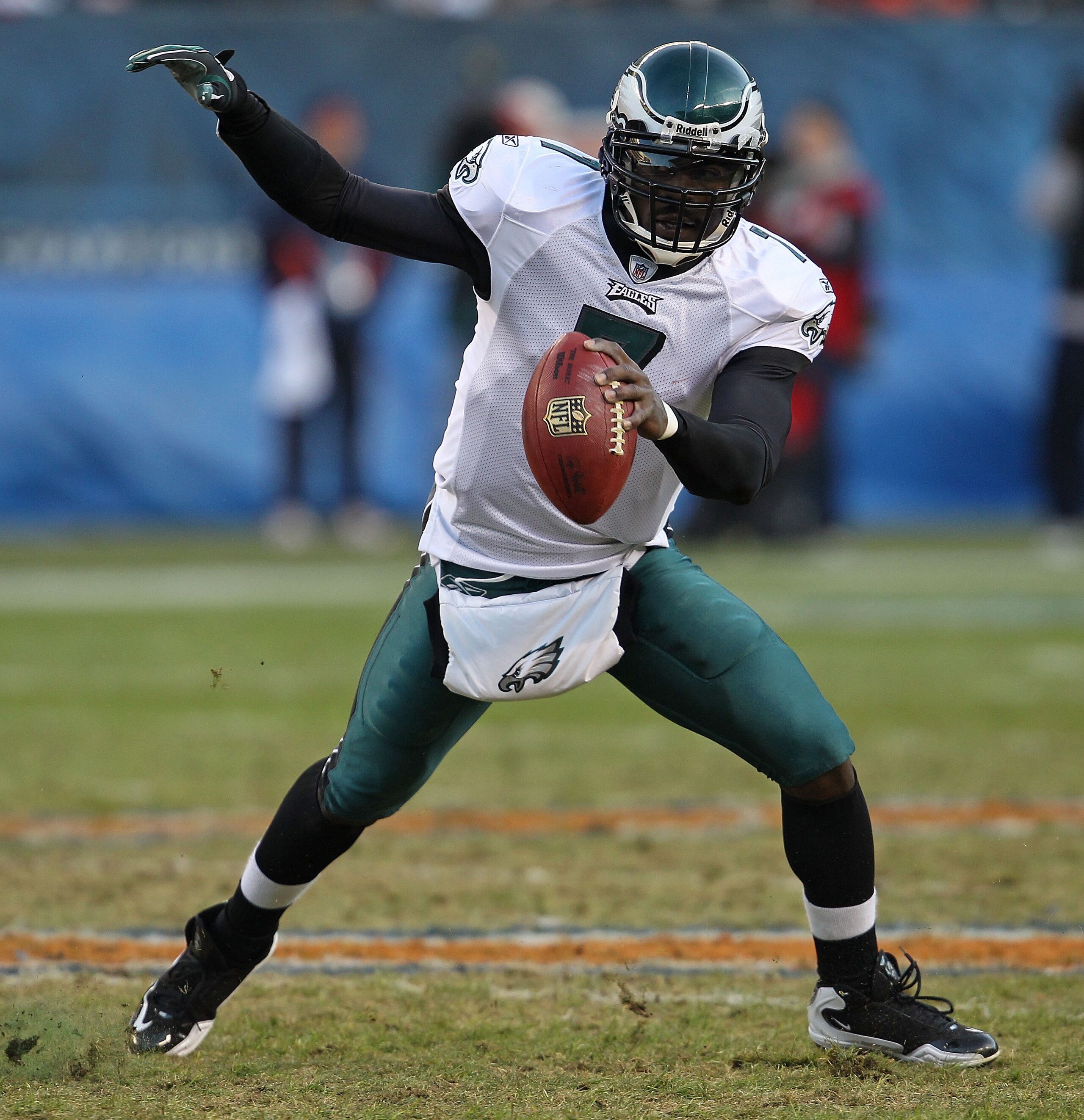 CHICAGO - NOVEMBER 28: Michael Vick #7 of the Philadelphia Eagles runs against the Chicago Bears trail the play at Soldier Field on November 28, 2010 in Chicago, Illinois. The Bears defeated the Eagles 31-26. (Photo by Jonathan Daniel/Getty Images) CHICAGO - NOVEMBER 28: Michael Vick #7 of the Philadelphia Eagles runs against the Chicago Bears trail the play at Soldier Field on November 28, 2010 in Chicago, Illinois. The Bears defeated the Eagles 31-26. (Photo by Jonathan Daniel/Getty Images)