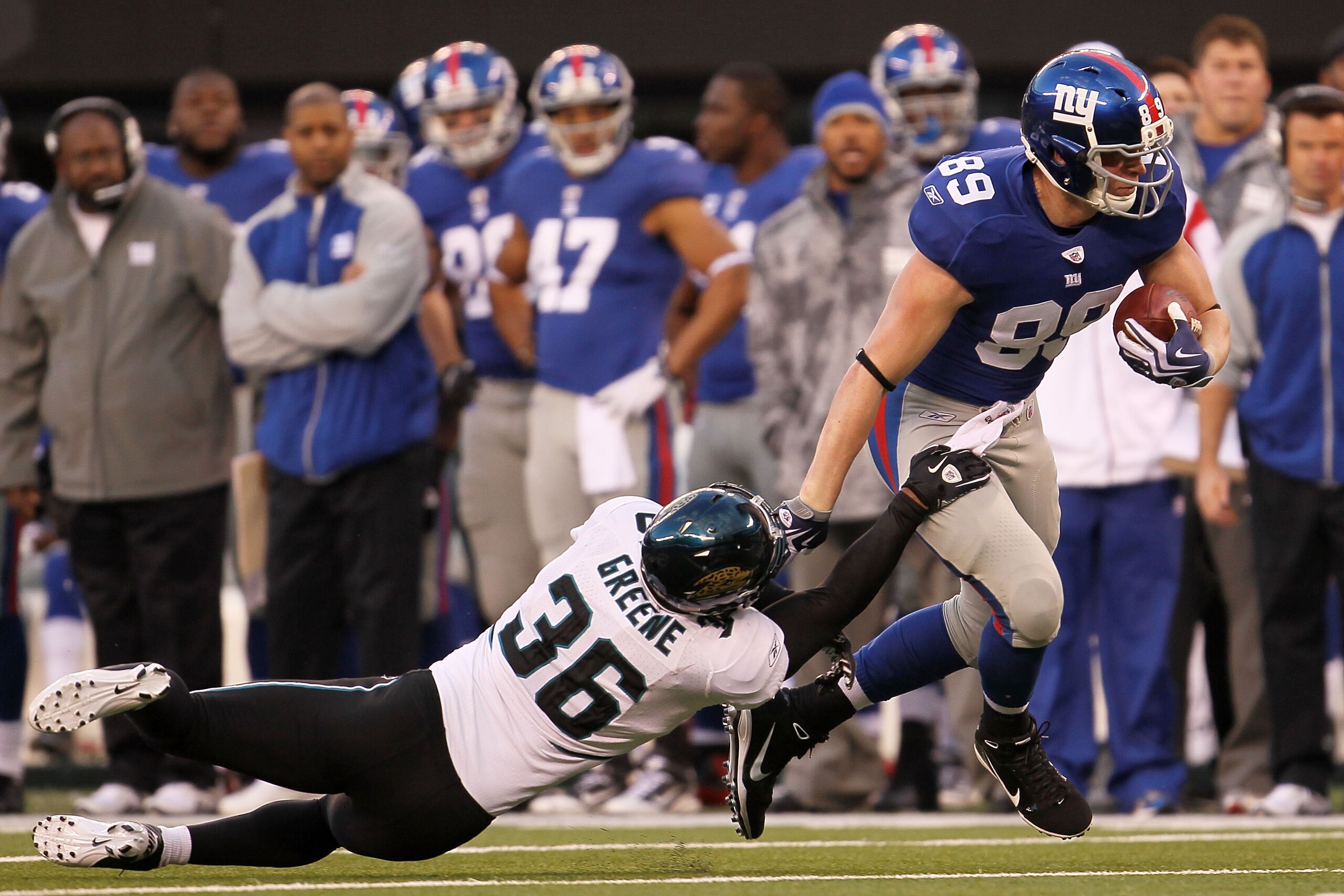 EAST RUTHERFORD, NJ - NOVEMBER 28:  Kevin Boss #89 of the New York Giants beats the tackle of Courtney Greene #36 of the Jacksonville Jaguars to score the winning touchdown at New Meadowlands Stadium on November 28, 2010 in East Rutherford, New Jersey.  (
