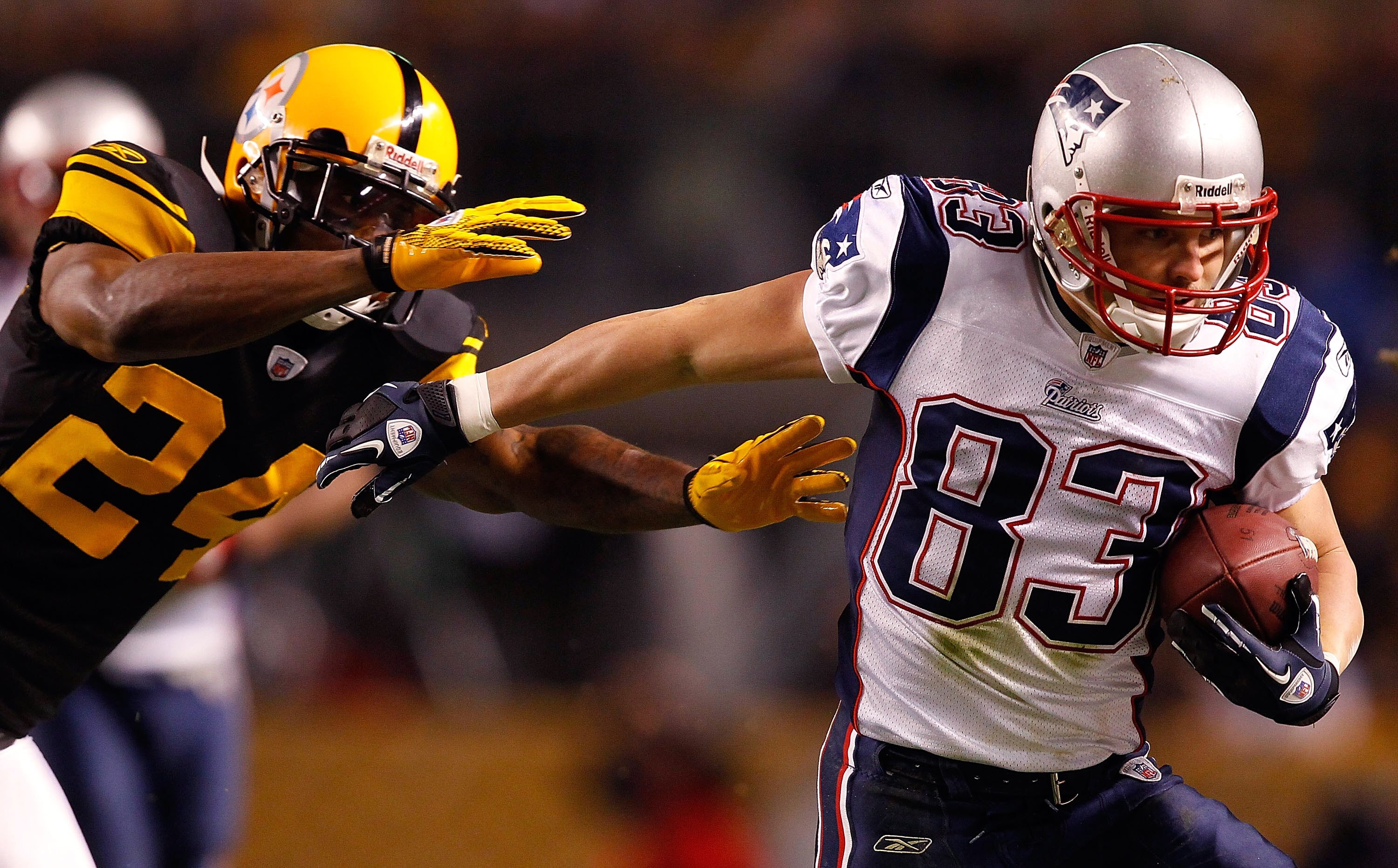 PITTSBURGH - NOVEMBER 14:  Wes Welker #83 of the New England Patriots runs by Ike Taylor #24 of the Pittsburgh Steelers during the game on November 14, 2010 at Heinz Field in Pittsburgh, Pennsylvania.  (Photo by Jared Wickerham/Getty Images)