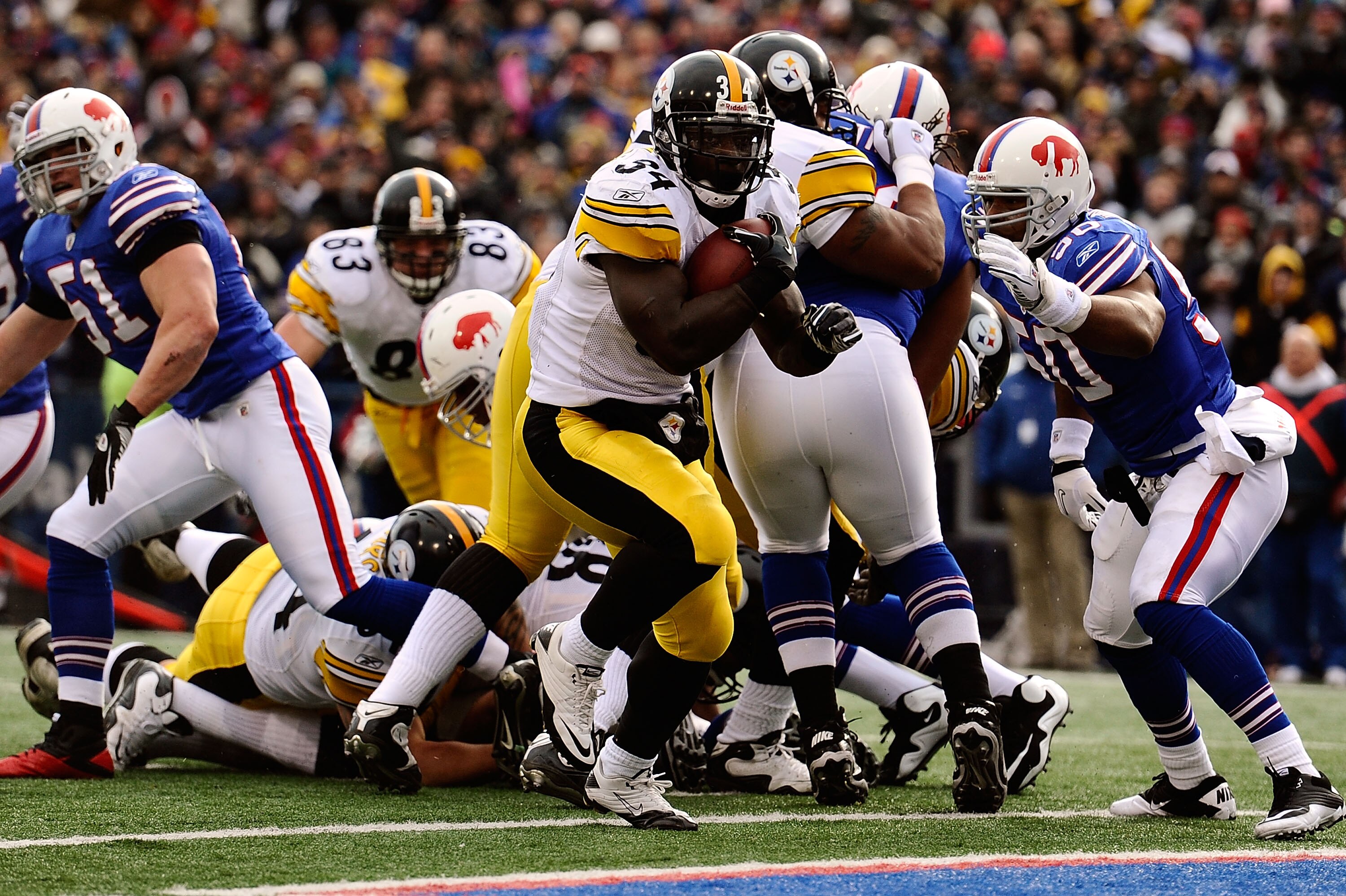ORCHARD PARK, NY - NOVEMBER 28:  Rashard Mendenhall #34 of the Pittsburgh Steelers rushes for a touchdown against the Buffalo Bills at Ralph Wilson Stadium on November 28, 2010 in Orchard Park, New York.  (Photo by Karl Walter/Getty Images)
