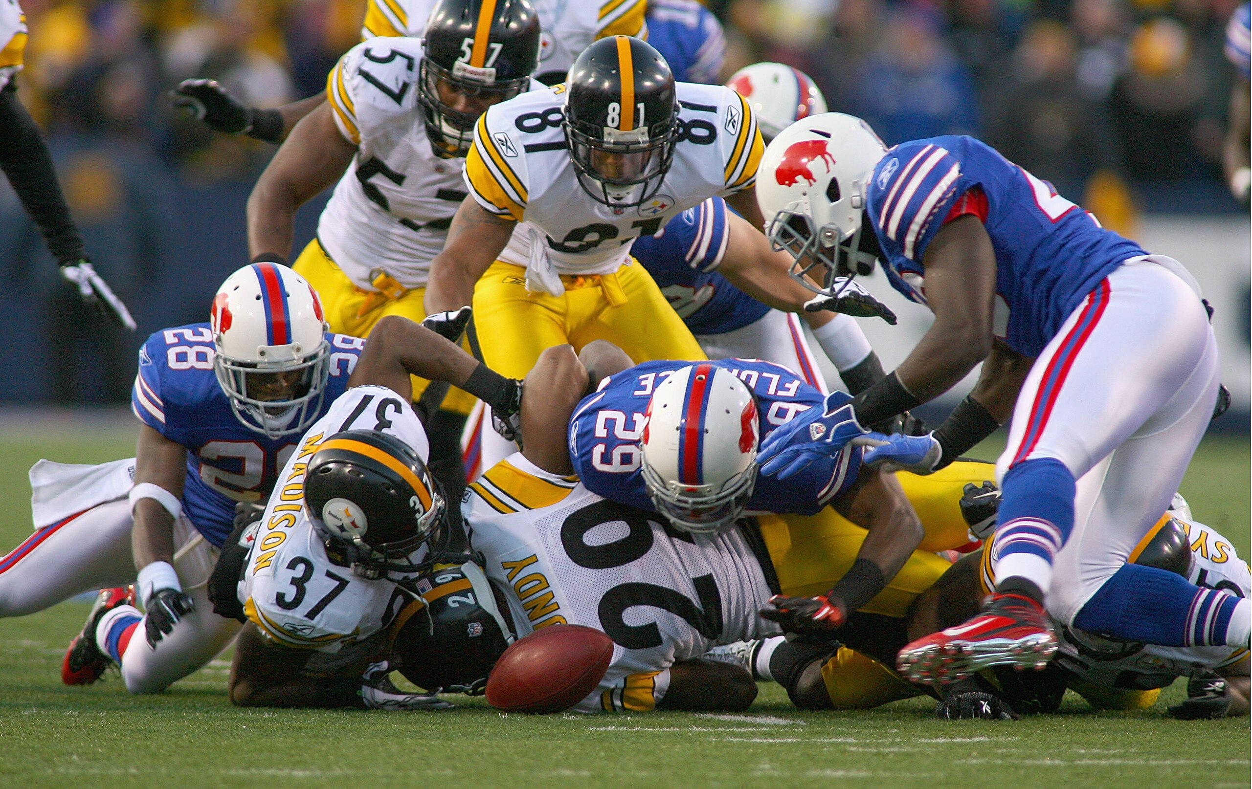 ORCHARD PARK, NY - NOVEMBER 28:  Players from the Buffalo Bills and the Pittsburgh Steelers scramble to try and recover a fumble by Leodis McKelvin #28 of the Bills at Ralph Wilson Stadium at Ralph Wilson Stadium on November 28, 2010 in Orchard Park, New