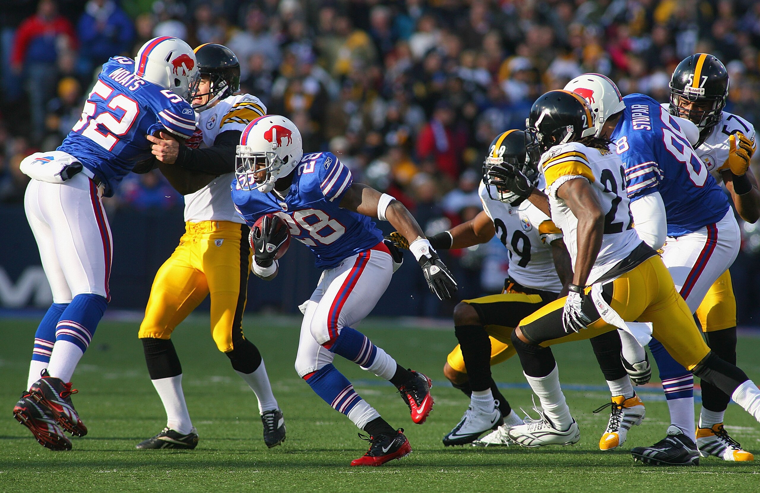 ORCHARD PARK, NY - NOVEMBER 28:  Leodis McKelvin #28 of the Buffalo Bills runs against the Pittsburgh Steelers at Ralph Wilson Stadium at Ralph Wilson Stadium on November 28, 2010 in Orchard Park, New York. Pittsburgh won 19-16 in overtime.  (Photo by Ric
