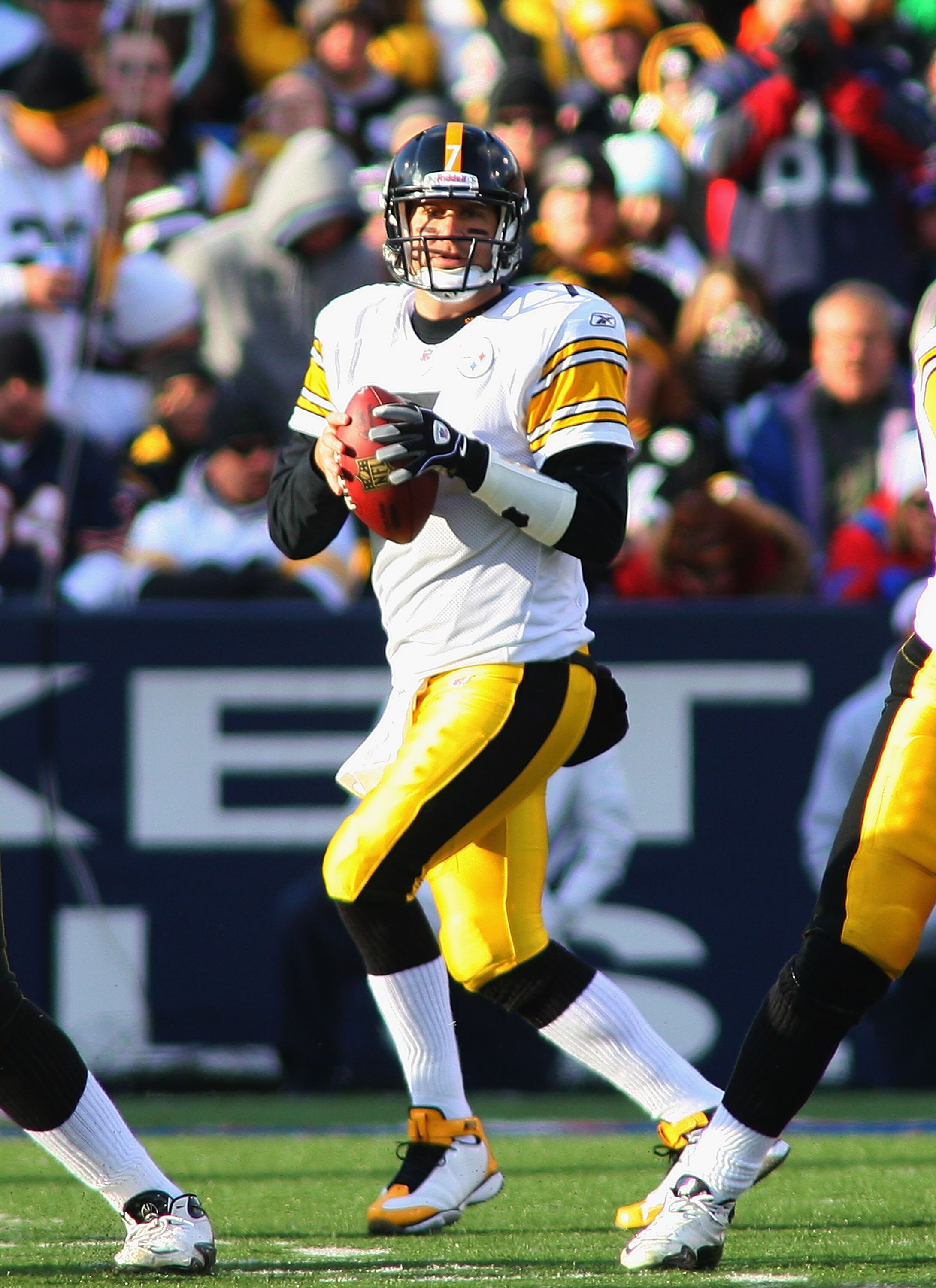 ORCHARD PARK, NY - NOVEMBER 28:  Ben Roethlisberger #7 of the Pittsburgh Steelers looks to throw against the Buffalo Bills  at Ralph Wilson Stadium on November 28, 2010 in Orchard Park, New York. Pittsburgh won 19-16 in overtime.  (Photo by Rick Stewart/G