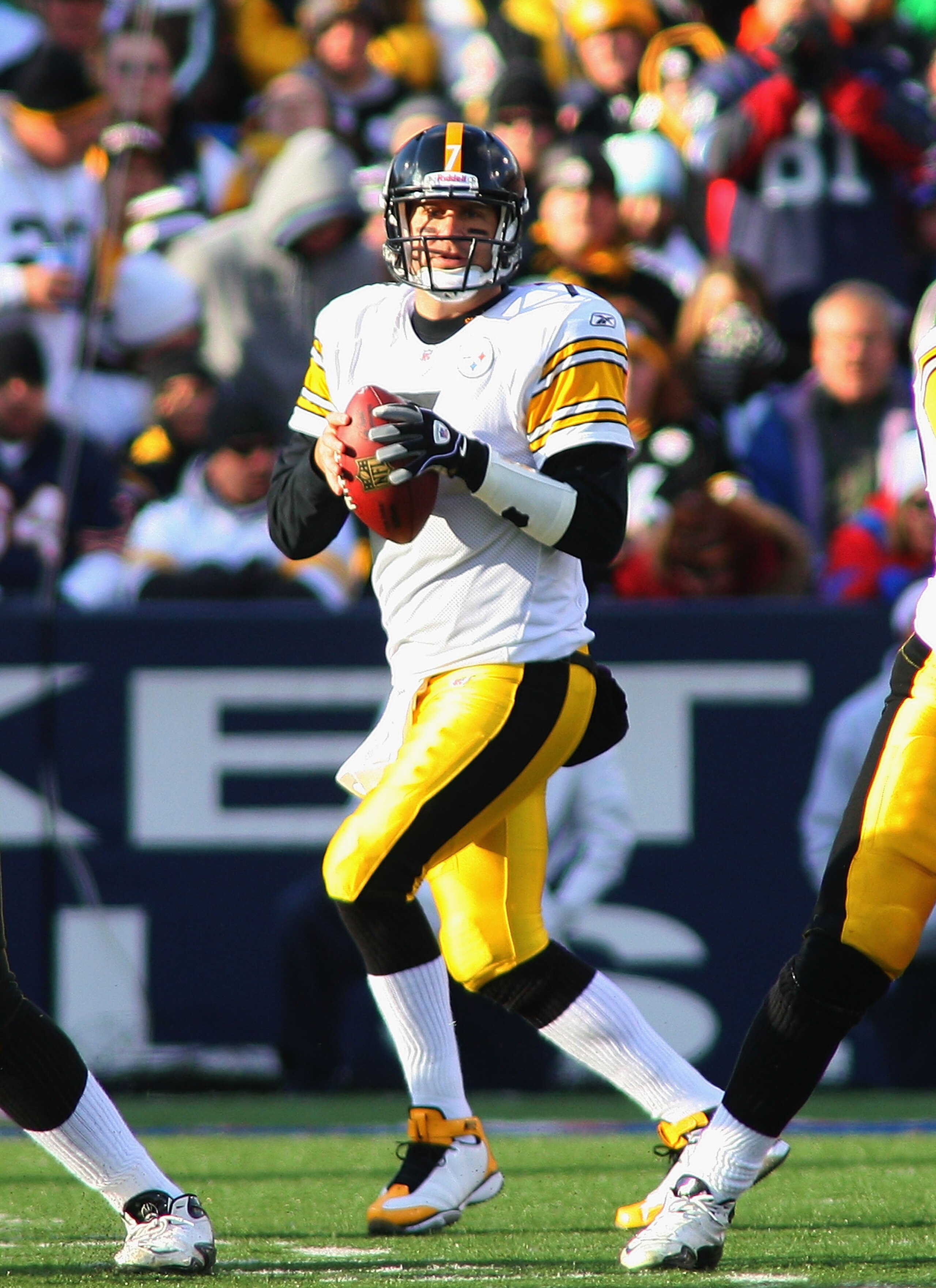 ORCHARD PARK, NY - NOVEMBER 28:  Ben Roethlisberger #7 of the Pittsburgh Steelers looks to throw against the Buffalo Bills  at Ralph Wilson Stadium on November 28, 2010 in Orchard Park, New York. Pittsburgh won 19-16 in overtime.  (Photo by Rick Stewart/G