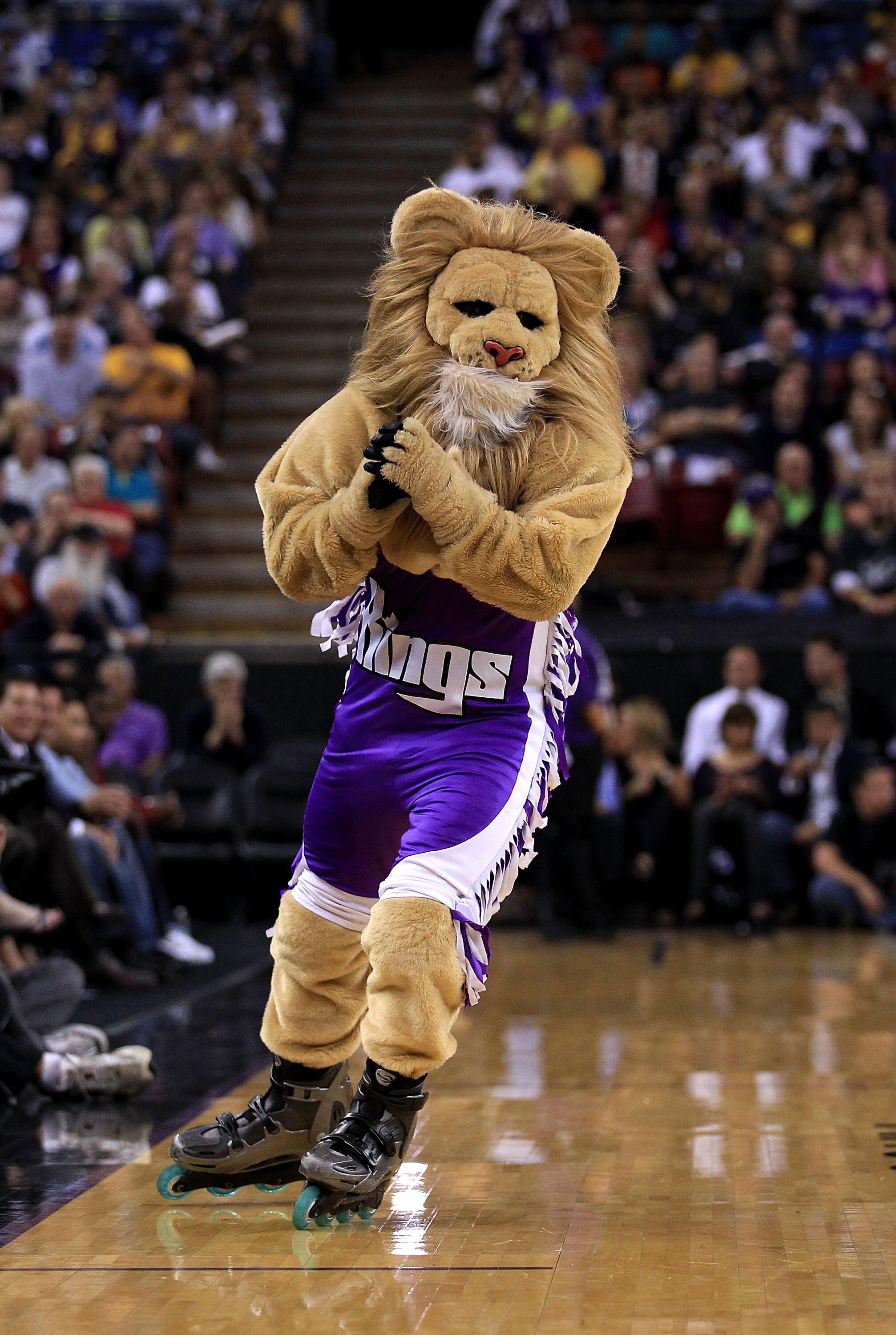 SACRAMENTO, CA - NOVEMBER 03:  The Sacramento Kings' mascot Slamson performs during the Los Angeles Lakers game against the Sacramento Kings at ARCO Arena on November 3, 2010 in Sacramento, California.  NOTE TO USER: User expressly acknowledges and agrees