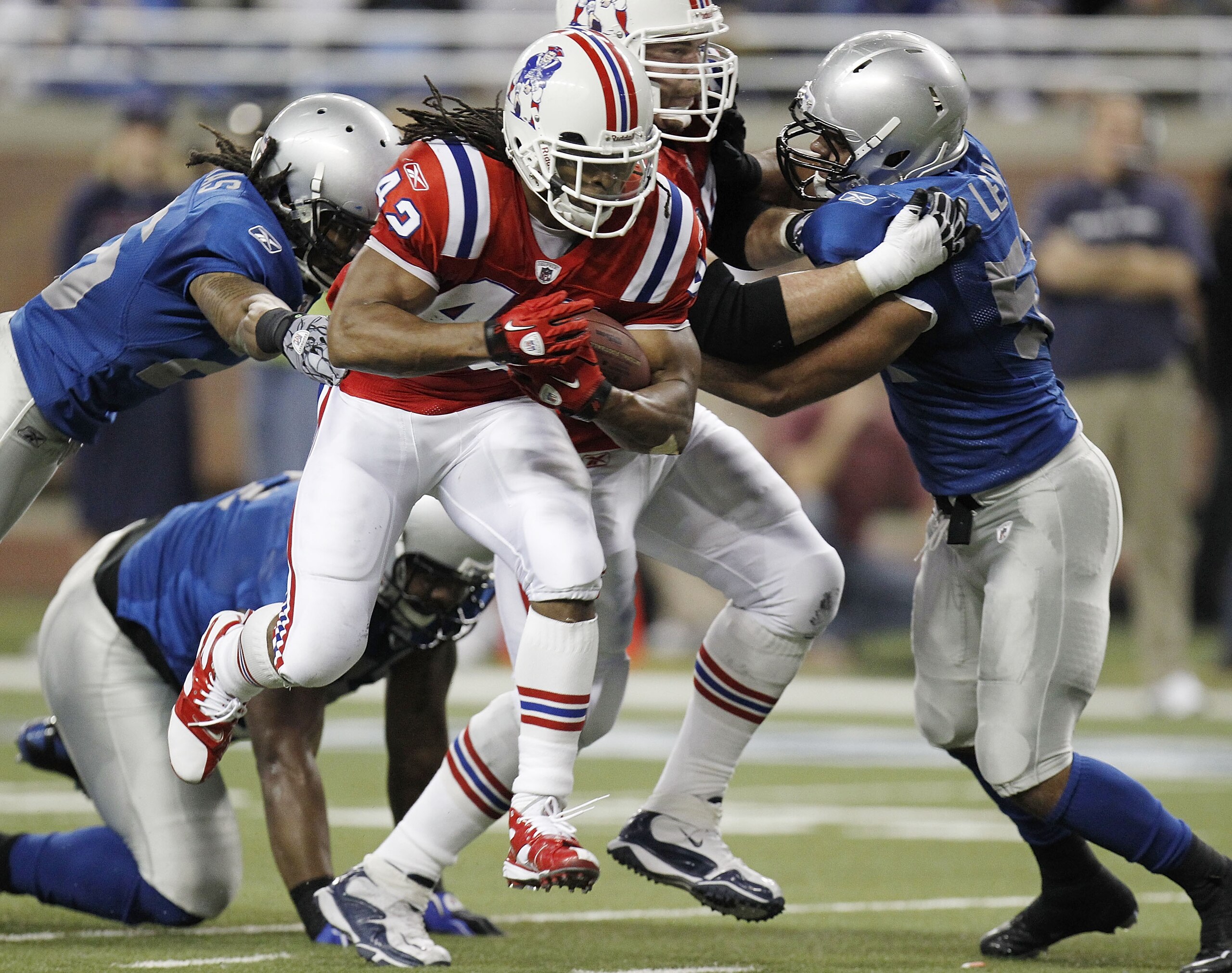 DETROIT - NOVEMBER 25: BenJarvus Green-Ellis #42 of the New England Patriots runs for a second quarter touchdown while playing the Detroit Lions on November 25, 2010 at Ford Field in Detroit, Michigan. (Photo by Gregory Shamus/Getty Images) DETROIT - NOVEMBER 25: BenJarvus Green-Ellis #42 of the New England Patriots runs for a second quarter touchdown while playing the Detroit Lions on November 25, 2010 at Ford Field in Detroit, Michigan. (Photo by Gregory Shamus/Getty Images)
