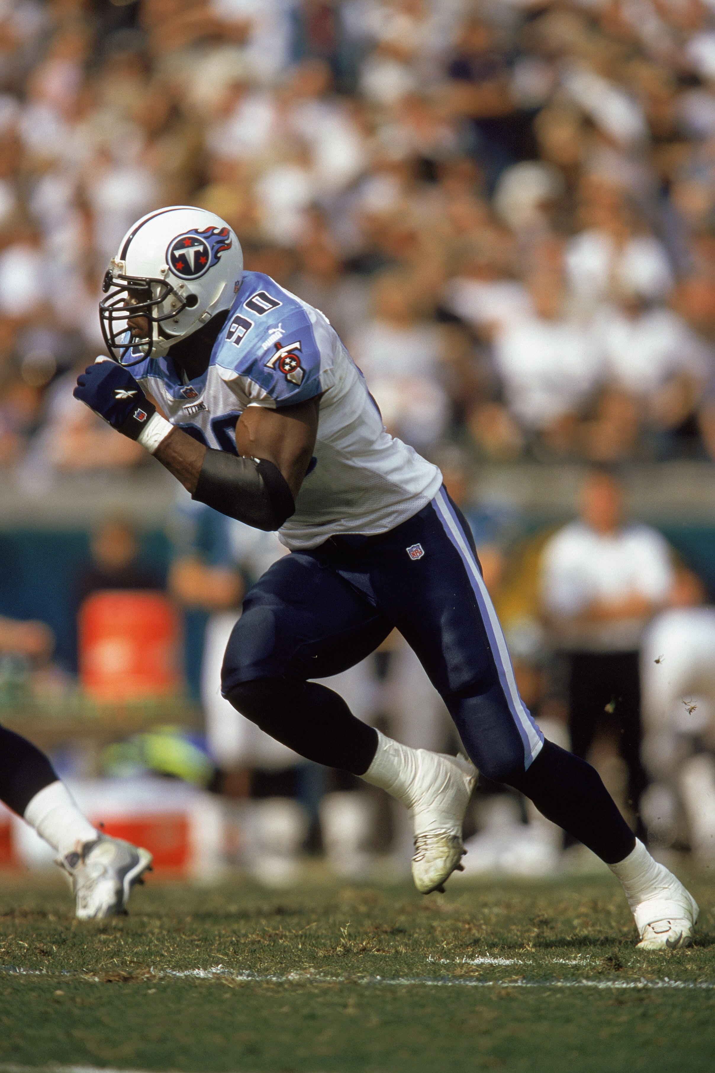 JACKSONVILLE, FL - JANUARY 23:  Jevon Kearse #90 of the Tennessee Titans sprints up the field during an NFL game against the Jacksonville Jaguars at Altell Stadium on January 23, 2000 in Jacksonville, Florida.  The Titans defeated the Jaguars 33-14.  (Pho