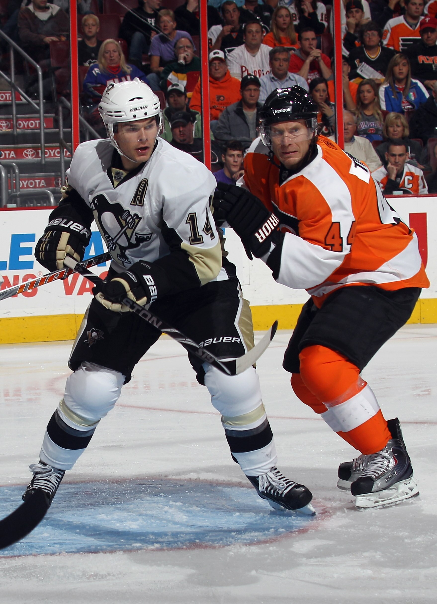 PHILADELPHIA - OCTOBER 16: Kimmo Timonen #44 of the Philadelphia Flyers skates against Chris Kunitz #14 of the Pittsburgh Penguins at the Wells Fargo Center on October 16, 2010 in Philadelphia, Pennsylvania. (Photo by Bruce Bennett/Getty Images)