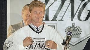 The Day The Great One left, The Kings announce Grretzky.