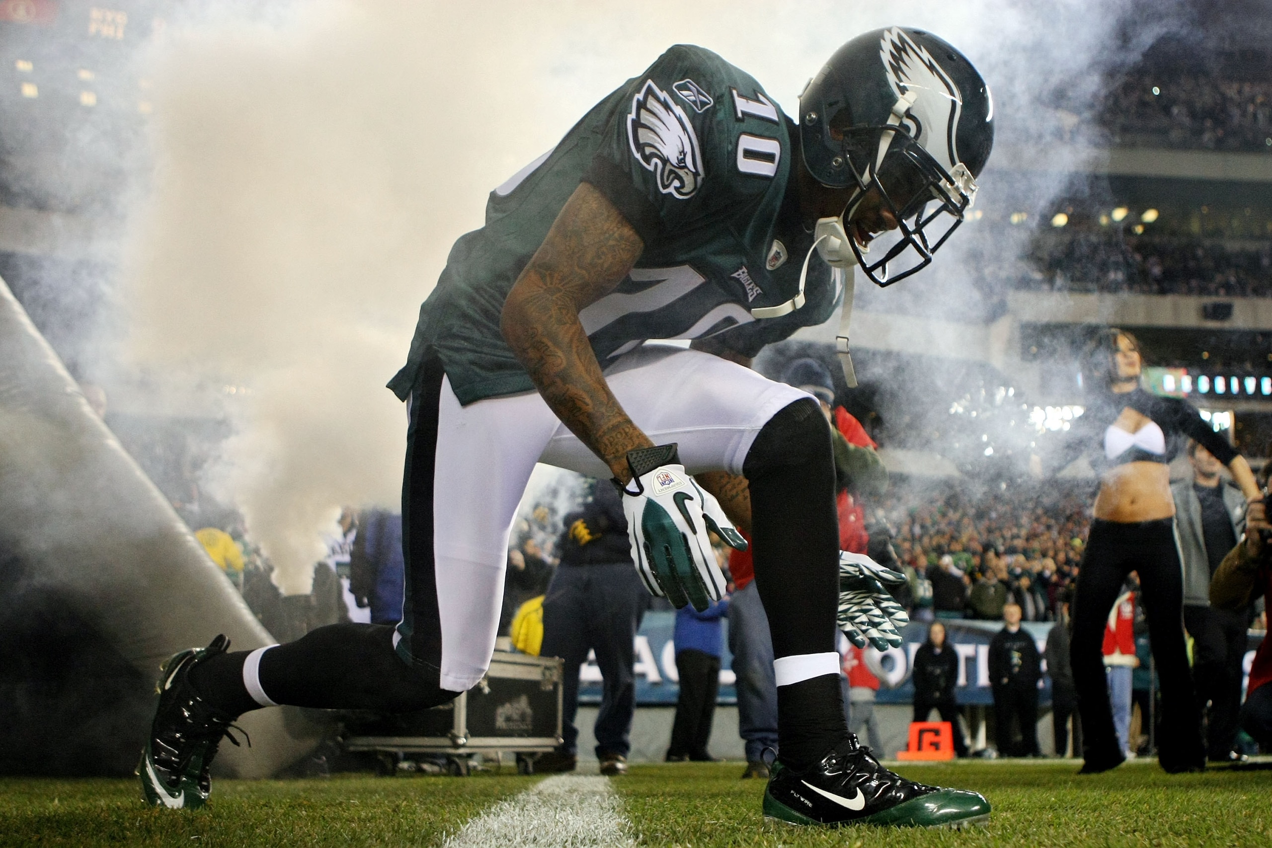 PHILADELPHIA - NOVEMBER 21:  DeSean Jackson #10 of the Philadelphia Eagles is introduced before playing against the New York Giants at Lincoln Financial Field on November 21, 2010 in Philadelphia, Pennsylvania.  (Photo by Nick Laham/Getty Images)