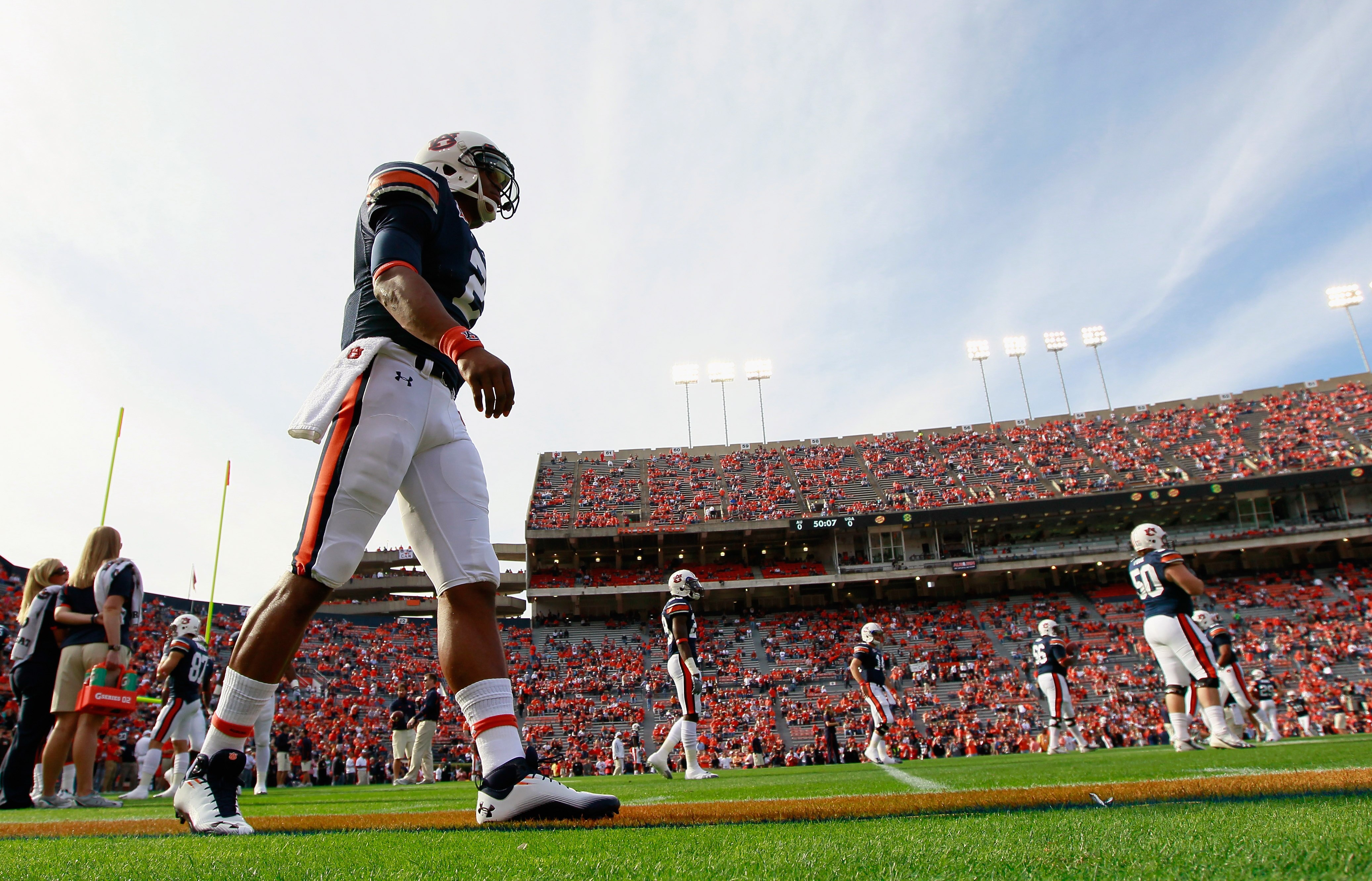 AUBURN, AL - NOVEMBER 13:  Quarterback Cam Newton #2 of the Auburn Tigers against the Georgia Bulldogs at Jordan-Hare Stadium on November 13, 2010 in Auburn, Alabama.  (Photo by Kevin C. Cox/Getty Images)