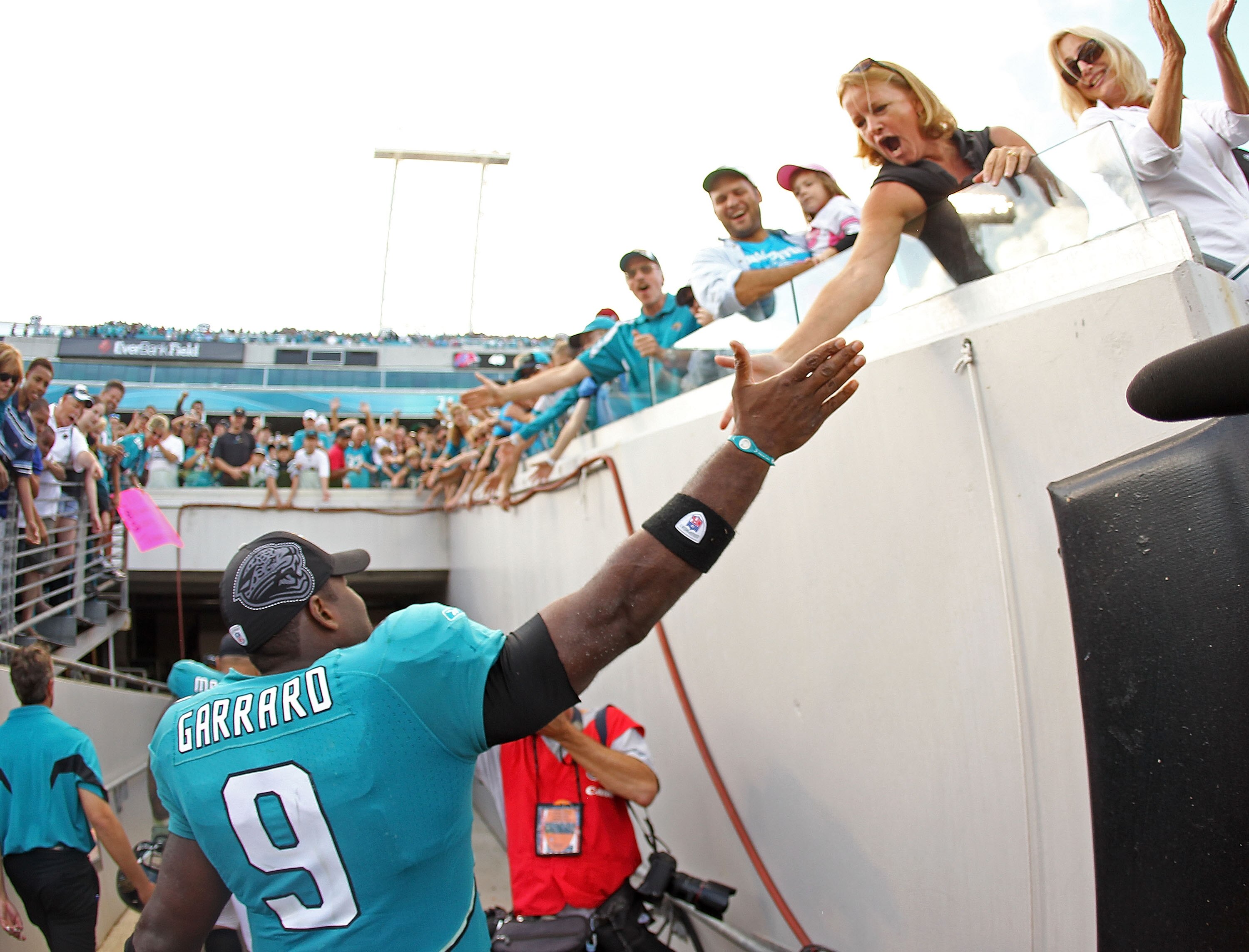 JACKSONVILLE, FL - NOVEMBER 21:  David Garrard #9  of the Jacksonville Jaguars is congratulated by fans after winning a game agaisnt the Cleveland Browns at EverBank Field on November 21, 2010 in Jacksonville, Florida.  (Photo by Mike Ehrmann/Getty Images