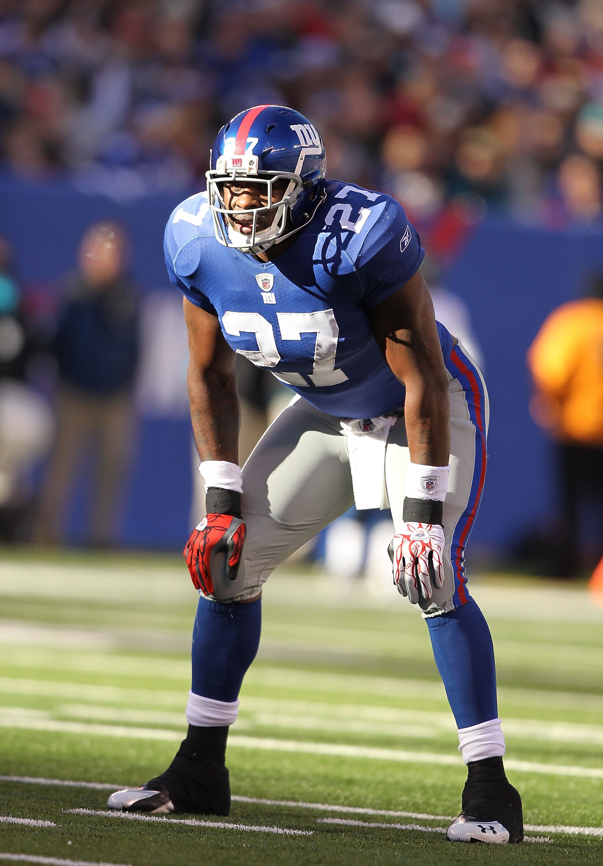 EAST RUTHERFORD, NJ - NOVEMBER 28:  Brandon Jacobs #27 of the New York Giants in action against the Jacksonville Jaguars  during their game on November 28, 2010 at The New Meadowlands Stadium in East Rutherford, New Jersey.  (Photo by Al Bello/Getty Image