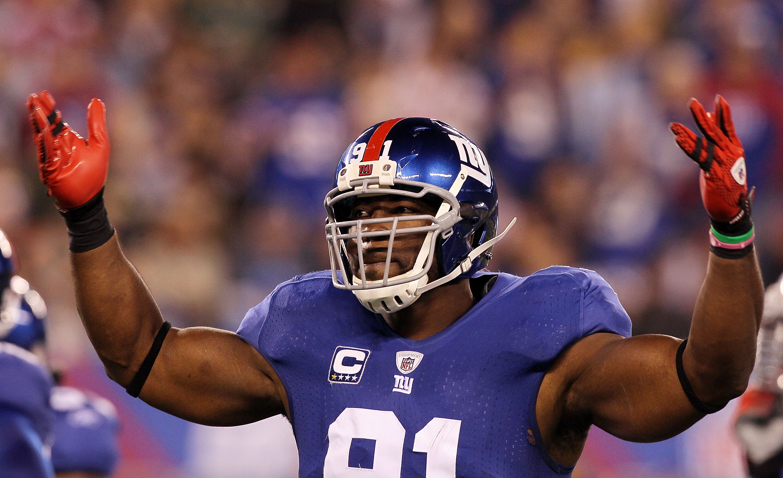 EAST RUTHERFORD, NJ - NOVEMBER 14:  Justin Tuck #91 of the New York Giants reacts against the Dallas Cowboys on November 14, 2010 at the New Meadowlands Stadium in East Rutherford, New Jersey. The Cowboys defeated the Giants 33-20.  (Photo by Jim McIsaac/