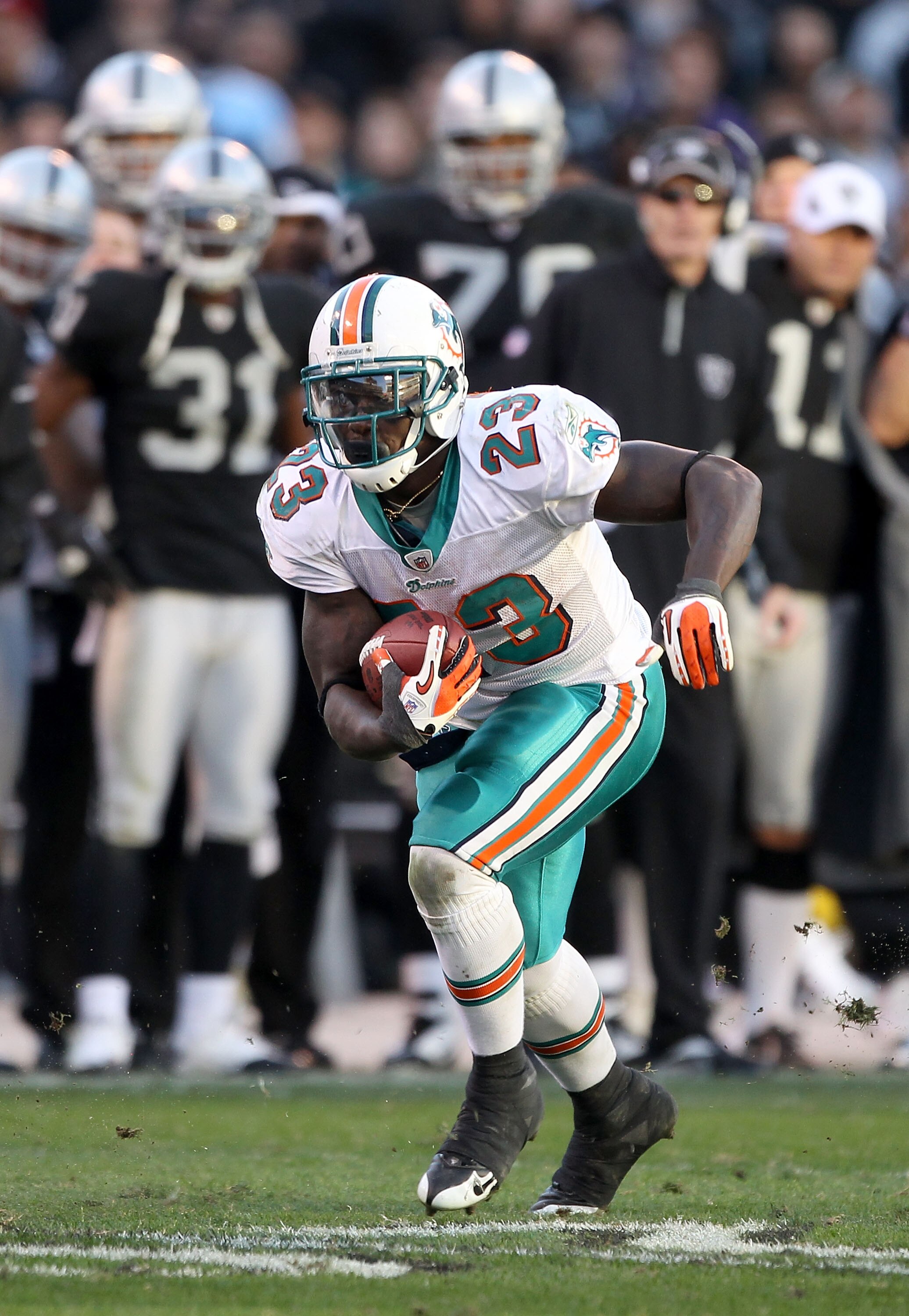 OAKLAND, CA - NOVEMBER 28:  Ronnie Brown #23 of the Miami Dolphins in action against the Oakland Raiders at Oakland-Alameda County Coliseum on November 28, 2010 in Oakland, California.  (Photo by Ezra Shaw/Getty Images)