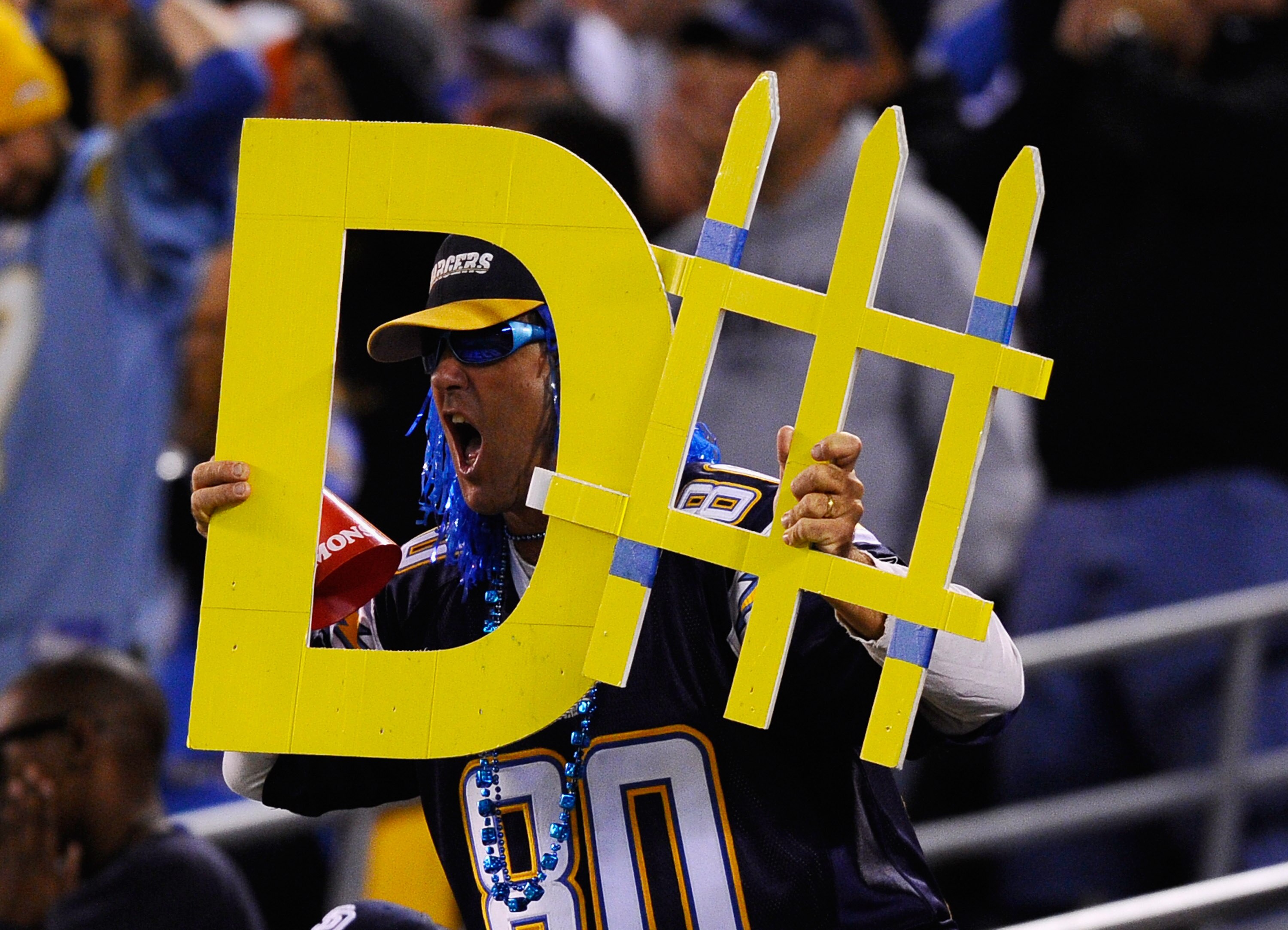 SAN DIEGO - NOVEMBER 22:  Fans of San Diego Chargers cheer during the NFL football game against Denver Broncos against of theat Qualcomm Stadium on November 22, 2010 in San Diego, California.  (Photo by Kevork Djansezian/Getty Images)