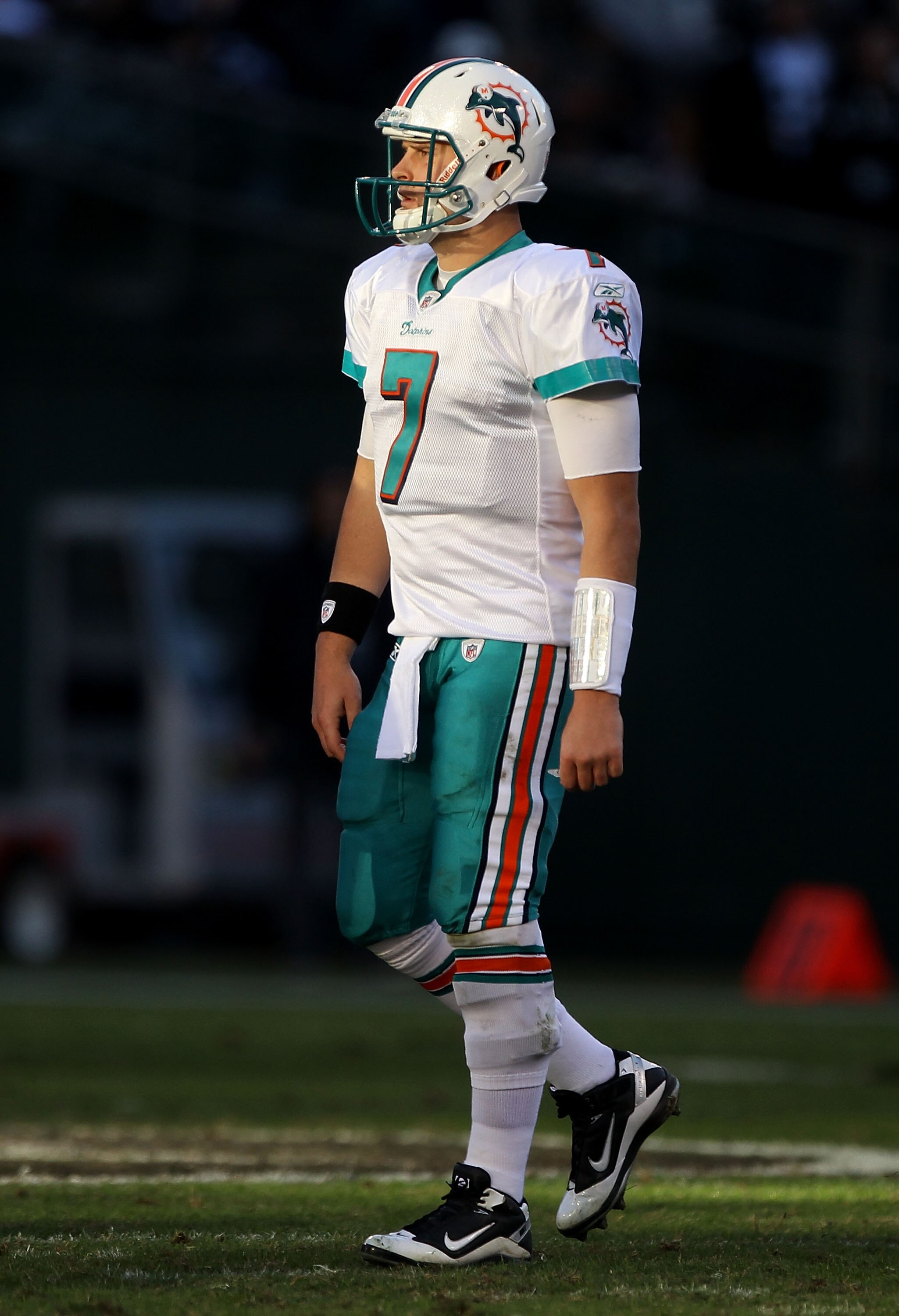 OAKLAND, CA - NOVEMBER 28:  Chad Henne #7 of the Miami Dolphins in action against the Oakland Raiders at Oakland-Alameda County Coliseum on November 28, 2010 in Oakland, California.  (Photo by Ezra Shaw/Getty Images)