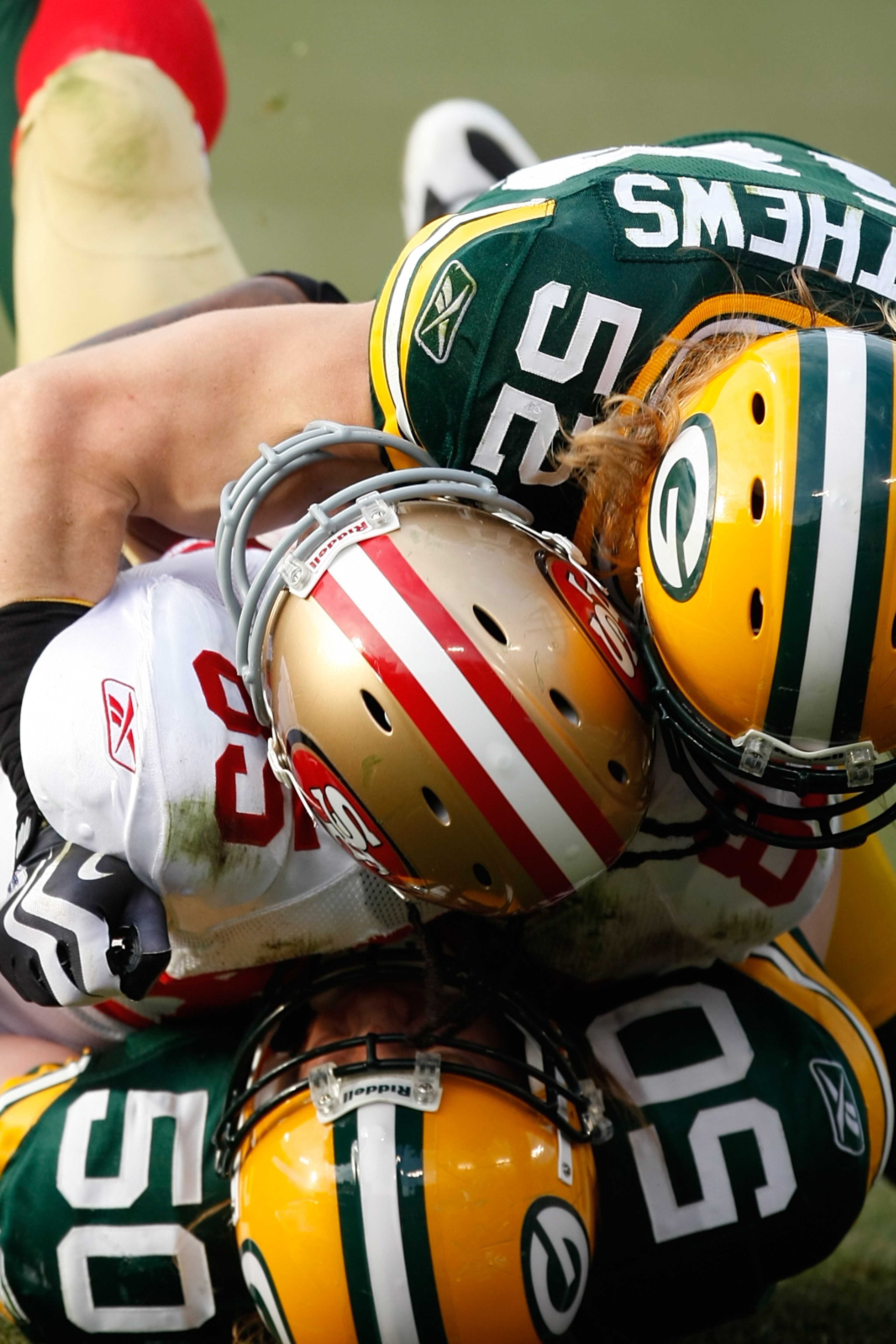 GREEN BAY, WI - NOVEMBER 22: Tight end Vernon Davis #85 of the San Francisco 49ers is tackled by linebackers Clay Matthews #52 and A.J. Hawk #50 of the Green Bay Packers at Lambeau Field on November 22, 2009 in Green Bay, Wisconsin. The Packers defeated t GREEN BAY, WI - NOVEMBER 22: Tight end Vernon Davis #85 of the San Francisco 49ers is tackled by linebackers Clay Matthews #52 and A.J. Hawk #50 of the Green Bay Packers at Lambeau Field on November 22, 2009 in Green Bay, Wisconsin. The Packers defeated t