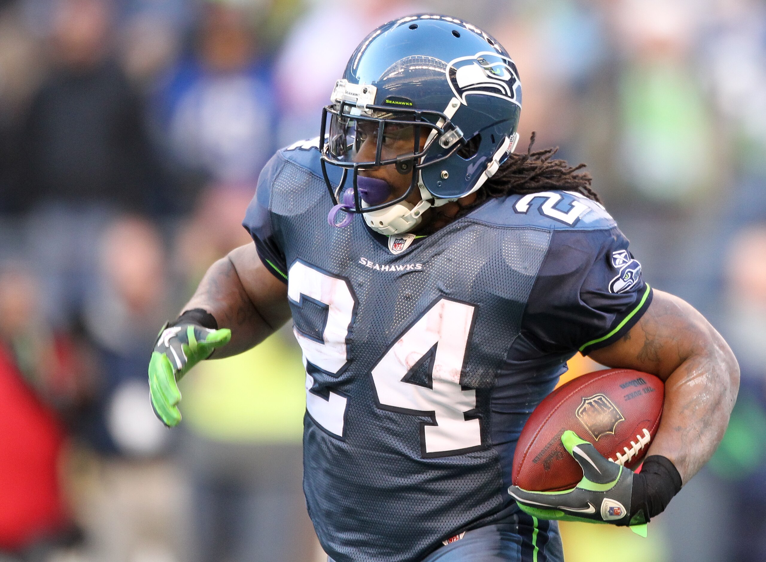 SEATTLE, WA - NOVEMBER 28:  Running back Marshawn Lynch #24 of the Seattle Seahawks rushes against the Kansas City Chiefs at Qwest Field on November 28, 2010 in Seattle, Washington. (Photo by Otto Greule Jr/Getty Images)